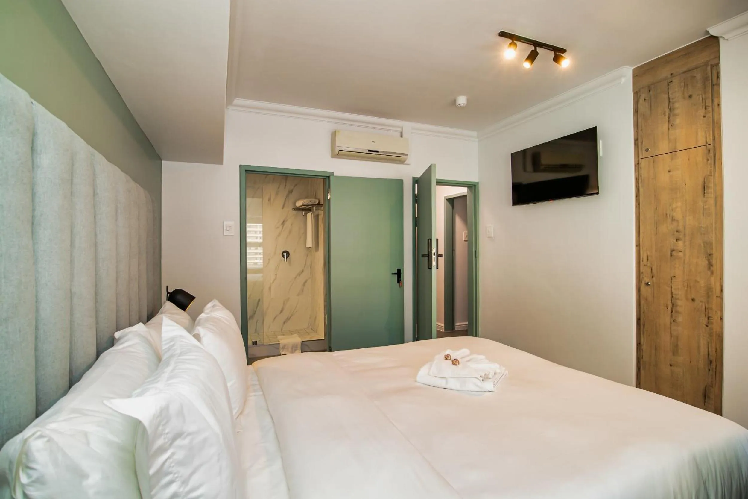 Bedroom, Bed in 9 On Barrack