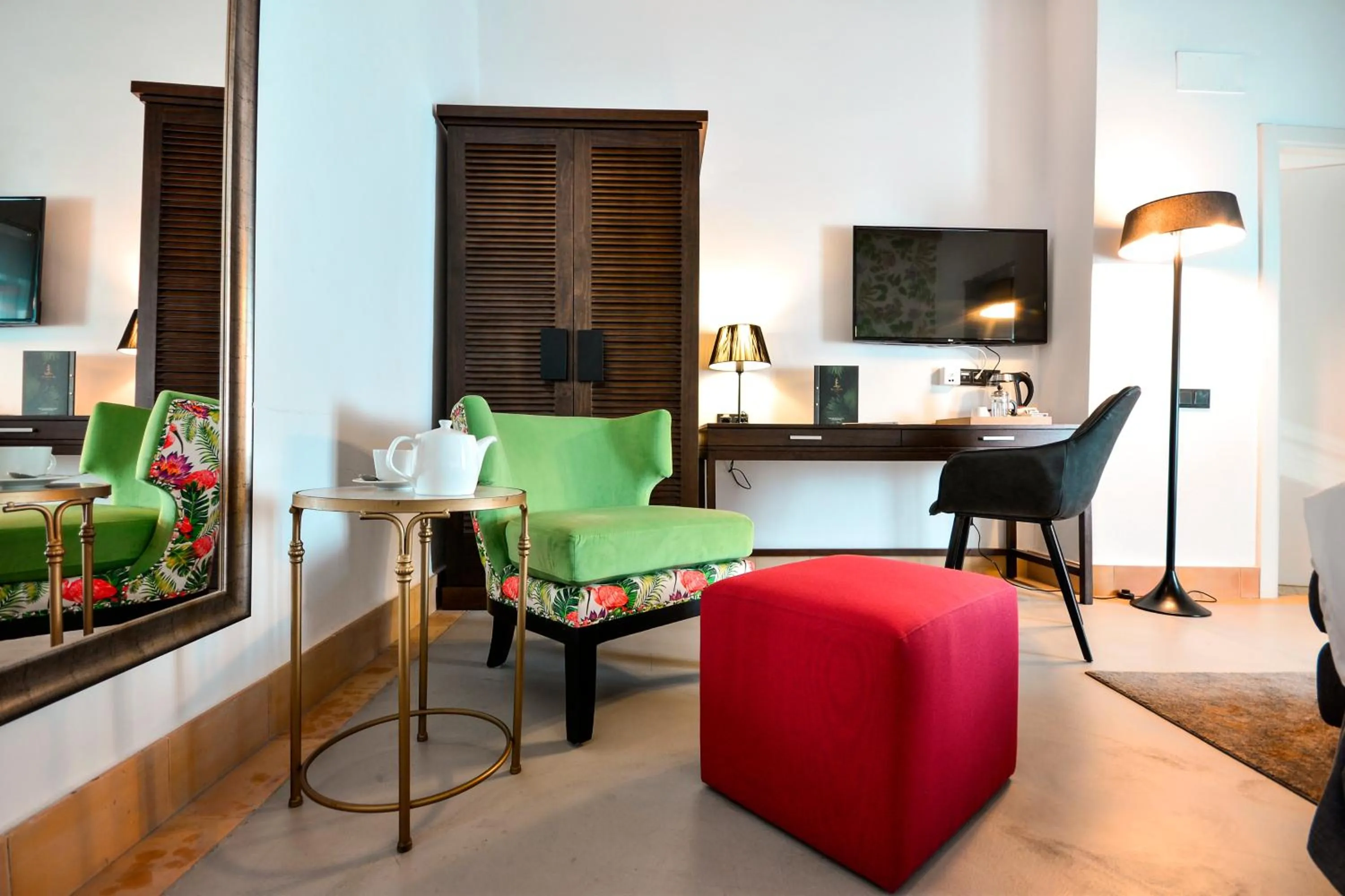 TV and multimedia in Legado Alcazar Hotel