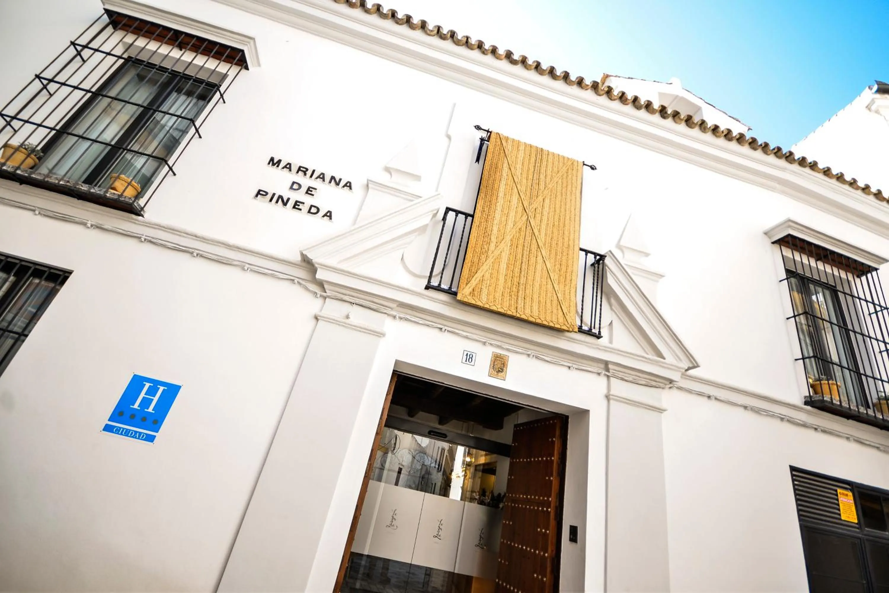 Facade/entrance in Legado Alcazar Hotel