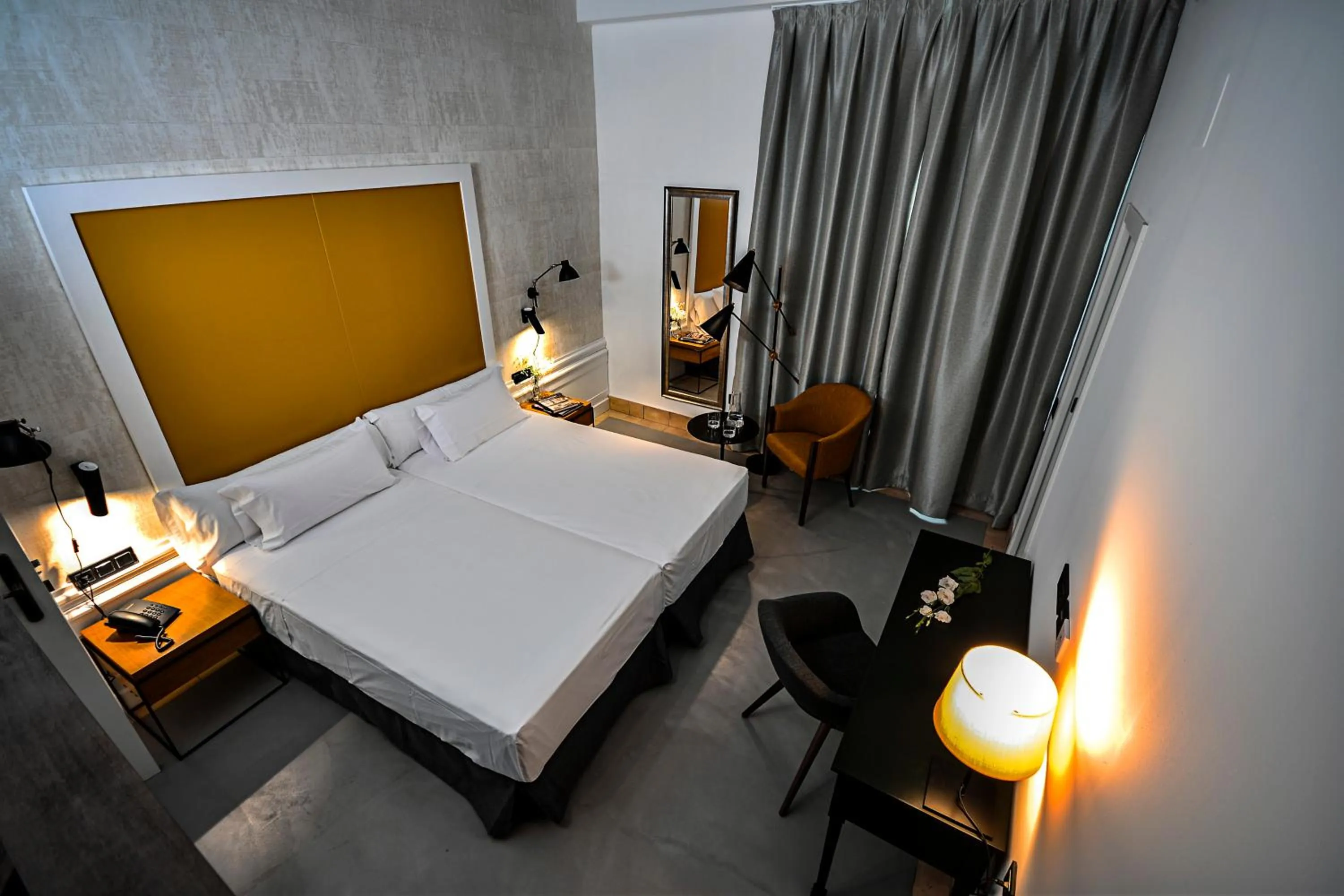 Photo of the whole room, Bed in Legado Alcazar Hotel