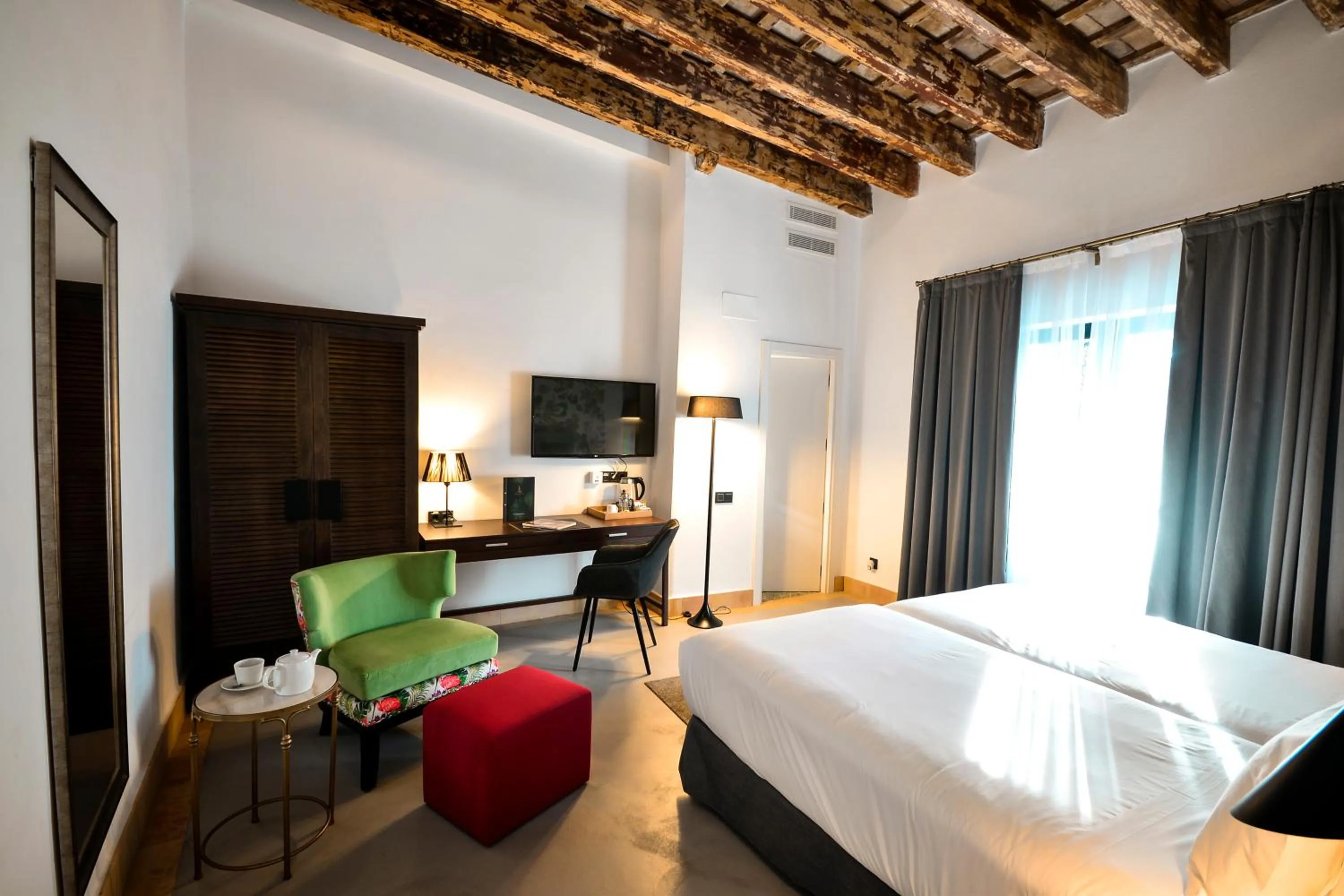 Photo of the whole room, Bed in Legado Alcazar Hotel