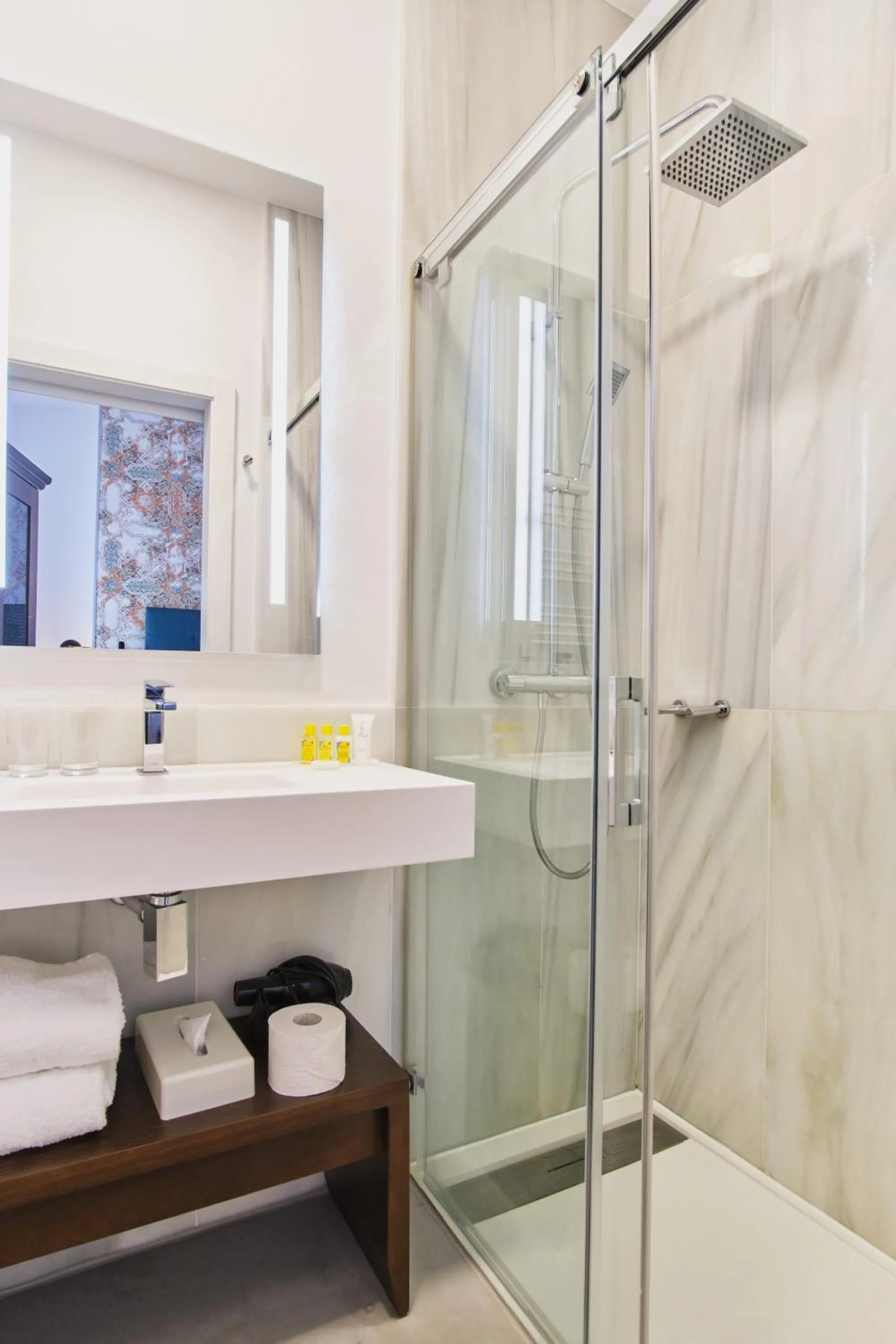 Toilet in Legado Alcazar Hotel