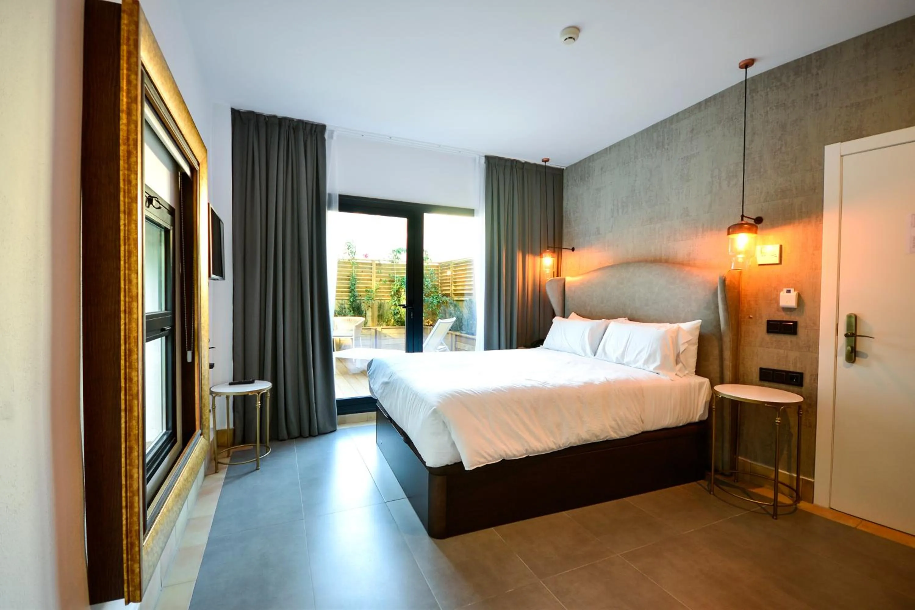 Photo of the whole room, Bed in Legado Alcazar Hotel