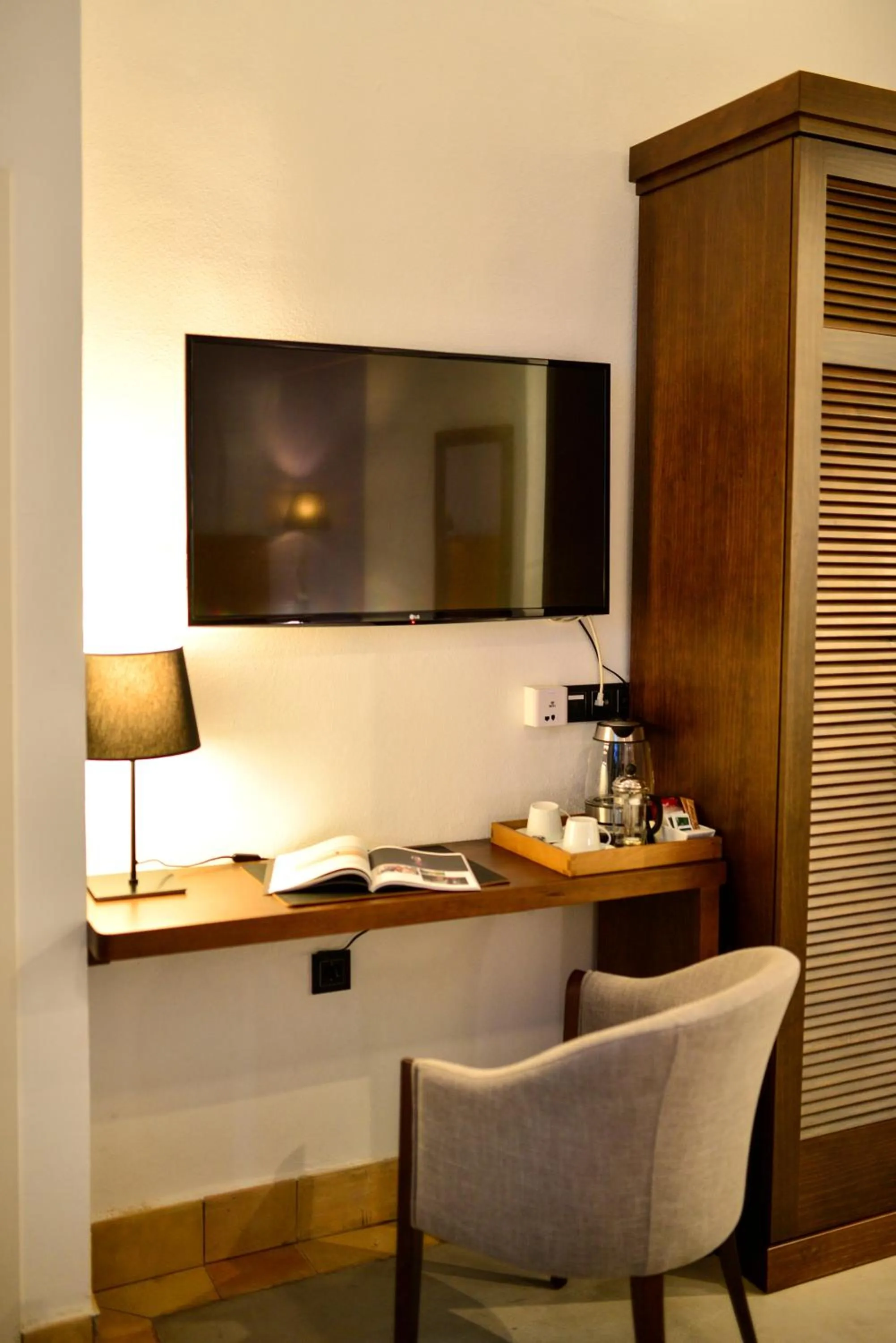 TV and multimedia in Legado Alcazar Hotel