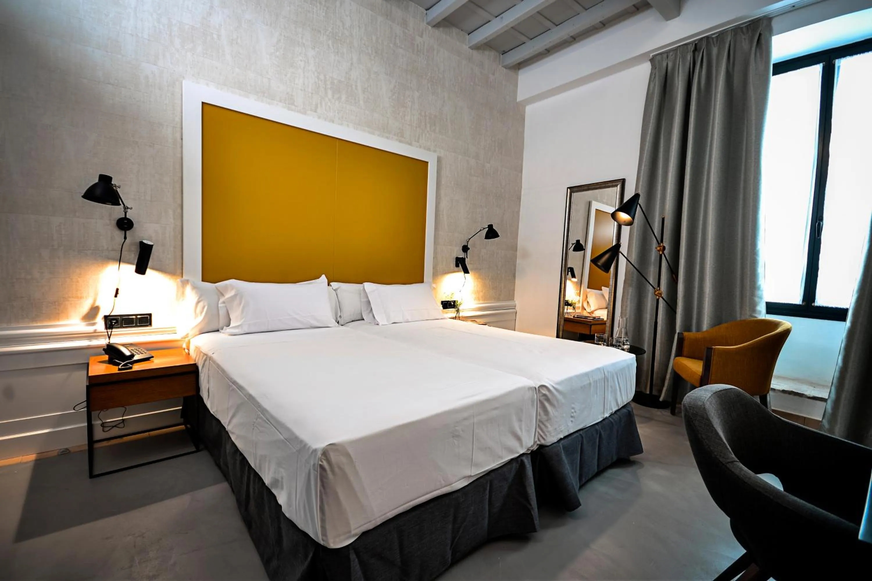 Shower, Bed in Legado Alcazar Hotel