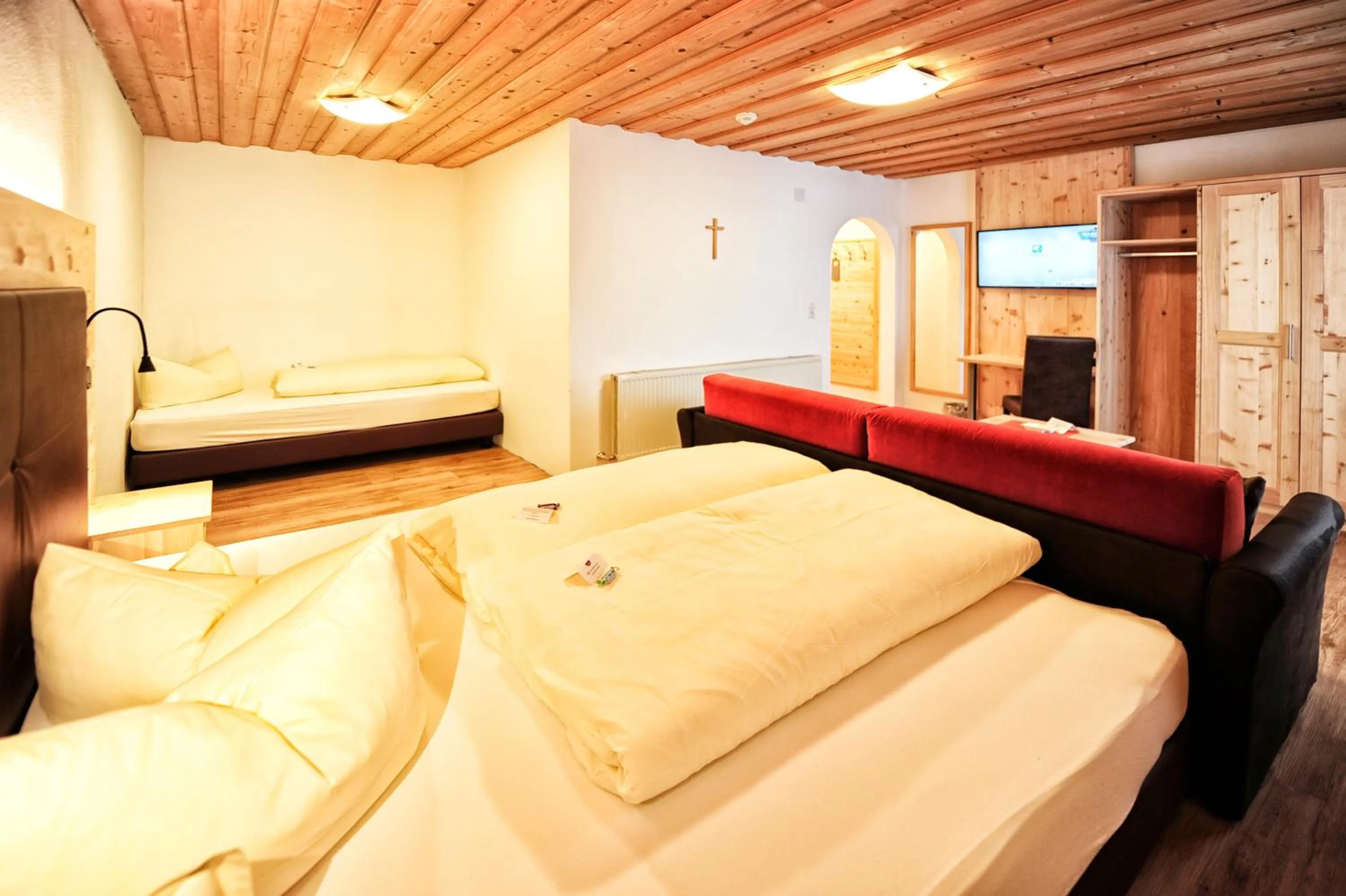Photo of the whole room, Bed in Alpen Boutique Hotel Alpetta