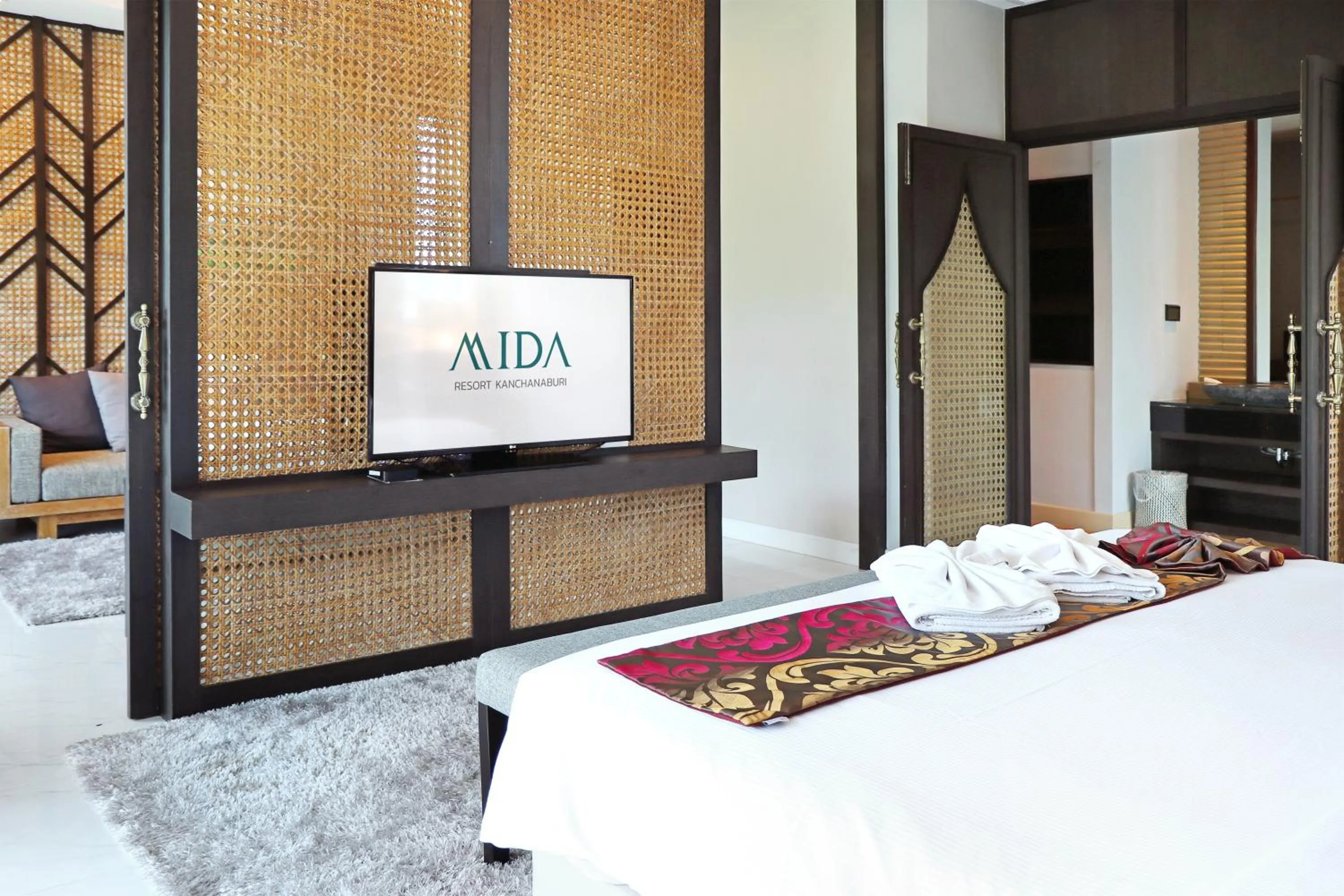 TV and multimedia, Bed in Mida Resort Kanchanaburi - SHA PLUS