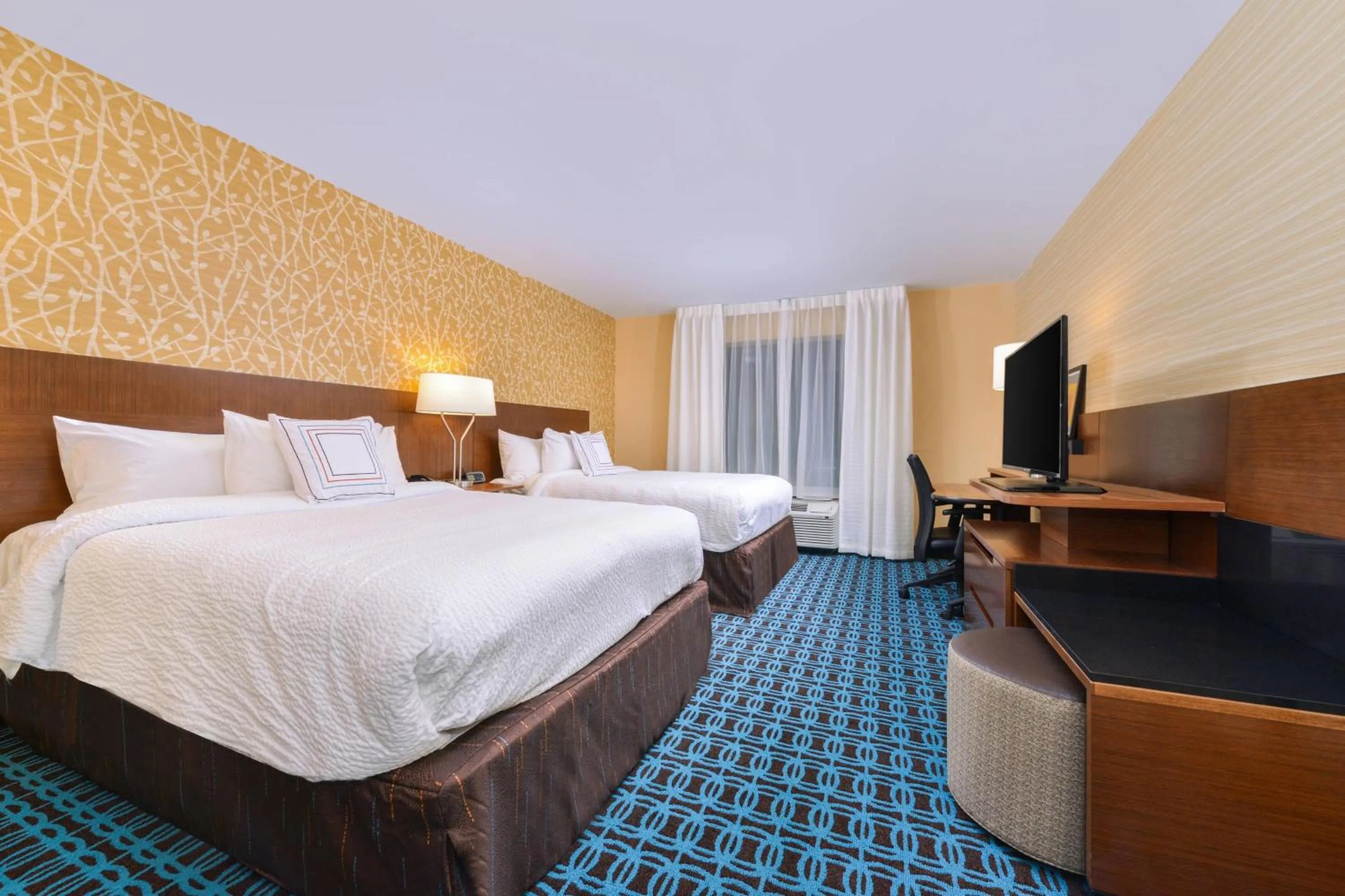 Photo of the whole room, Bed in Fairfield Inn & Suites by Marriott Coralville