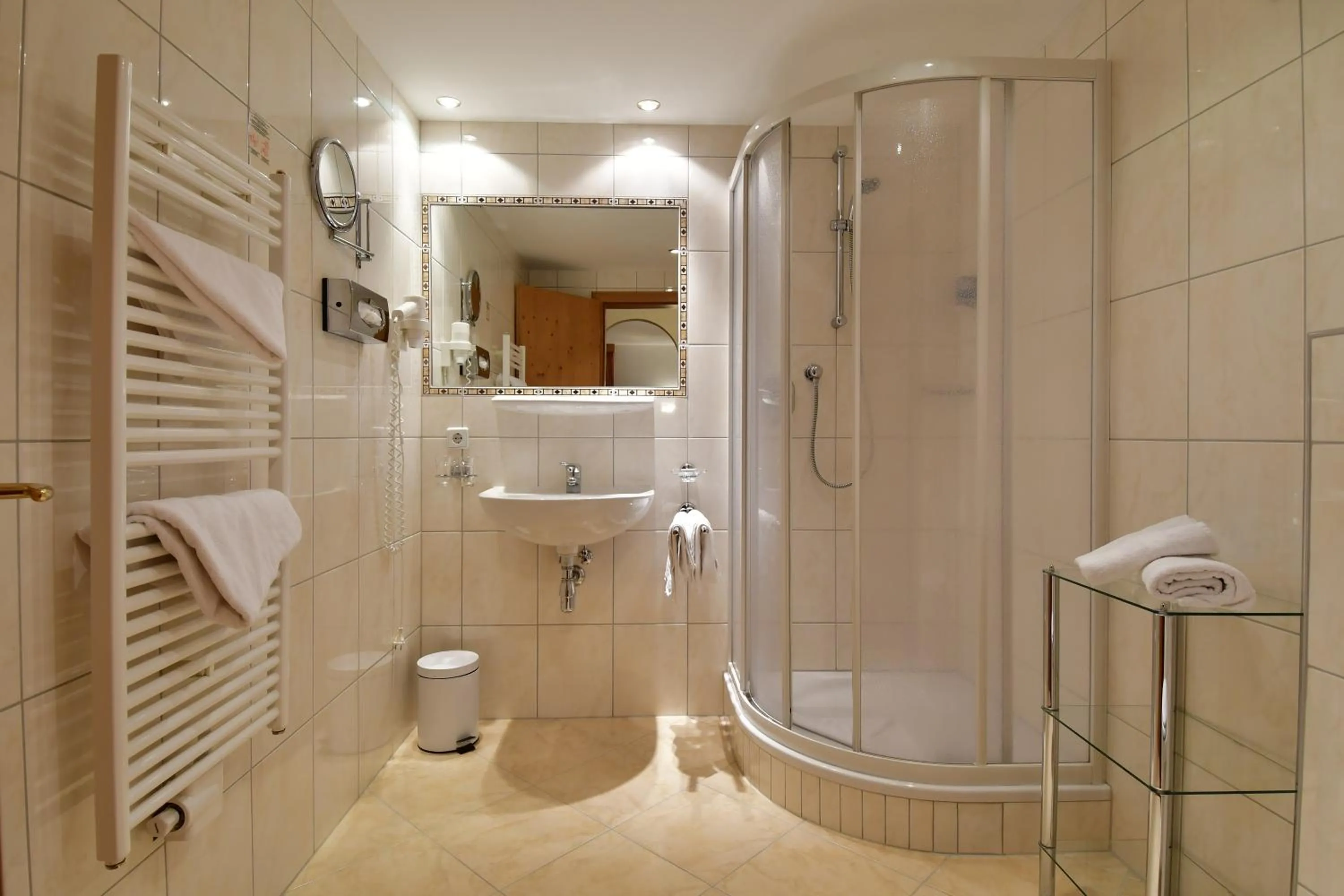 Shower in Hotel Höllroah