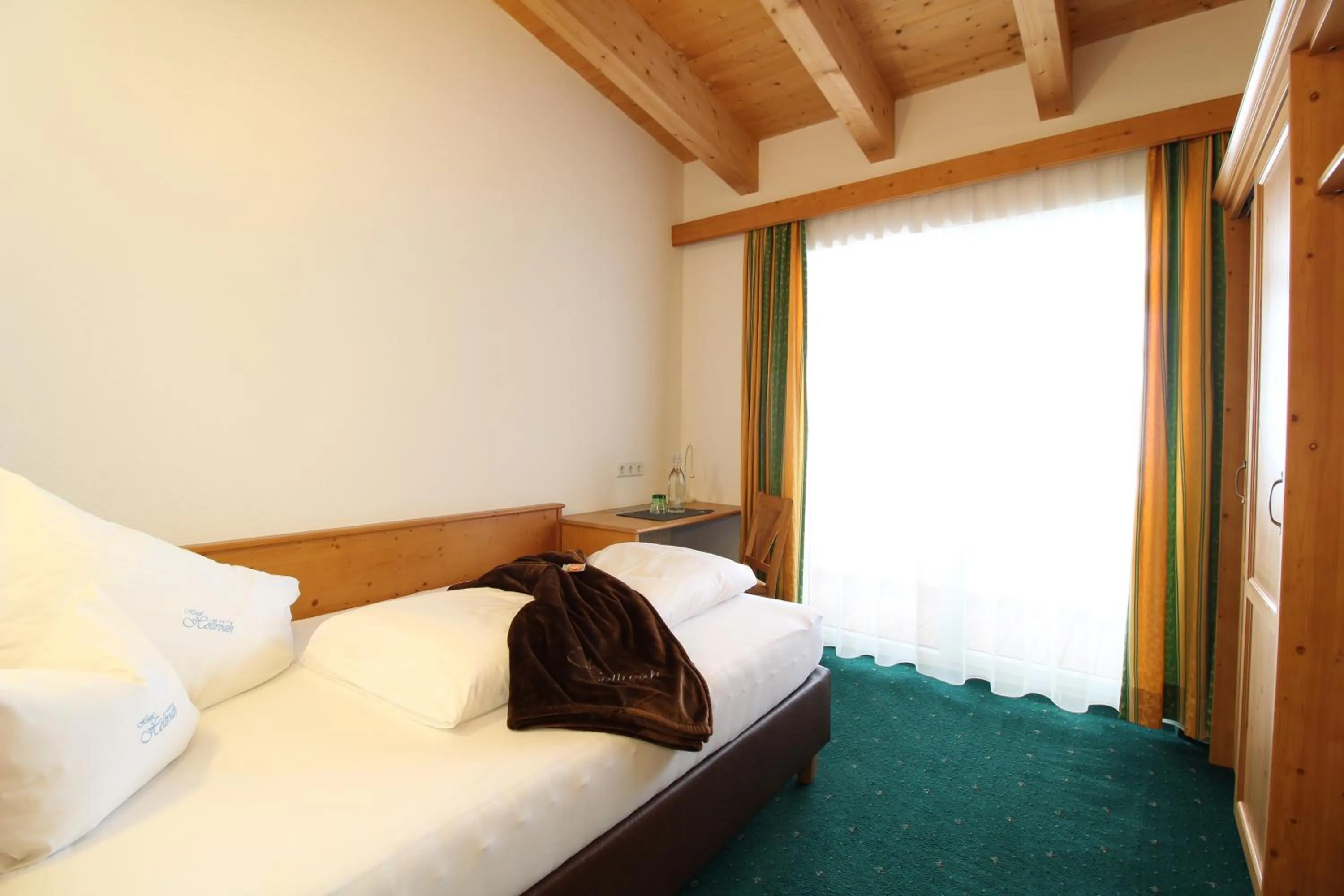 Bed in Hotel Höllroah