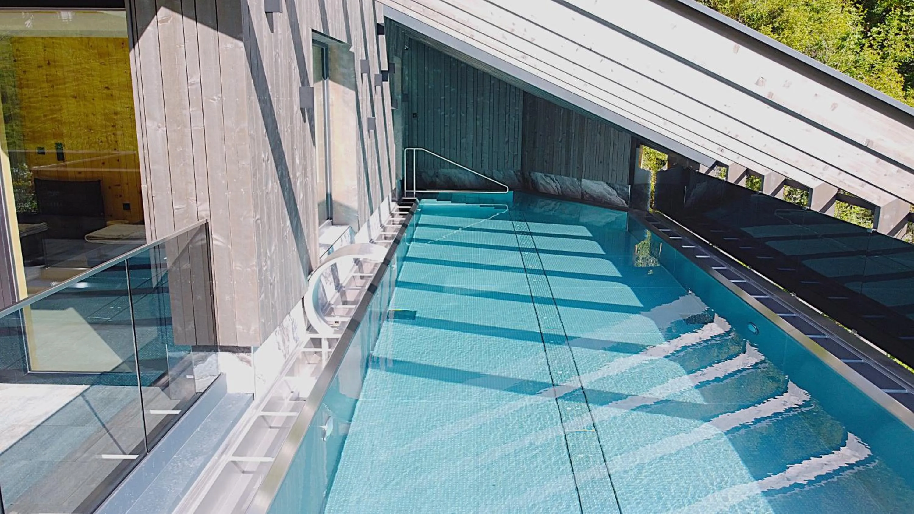 Day in Hotel Höllroah