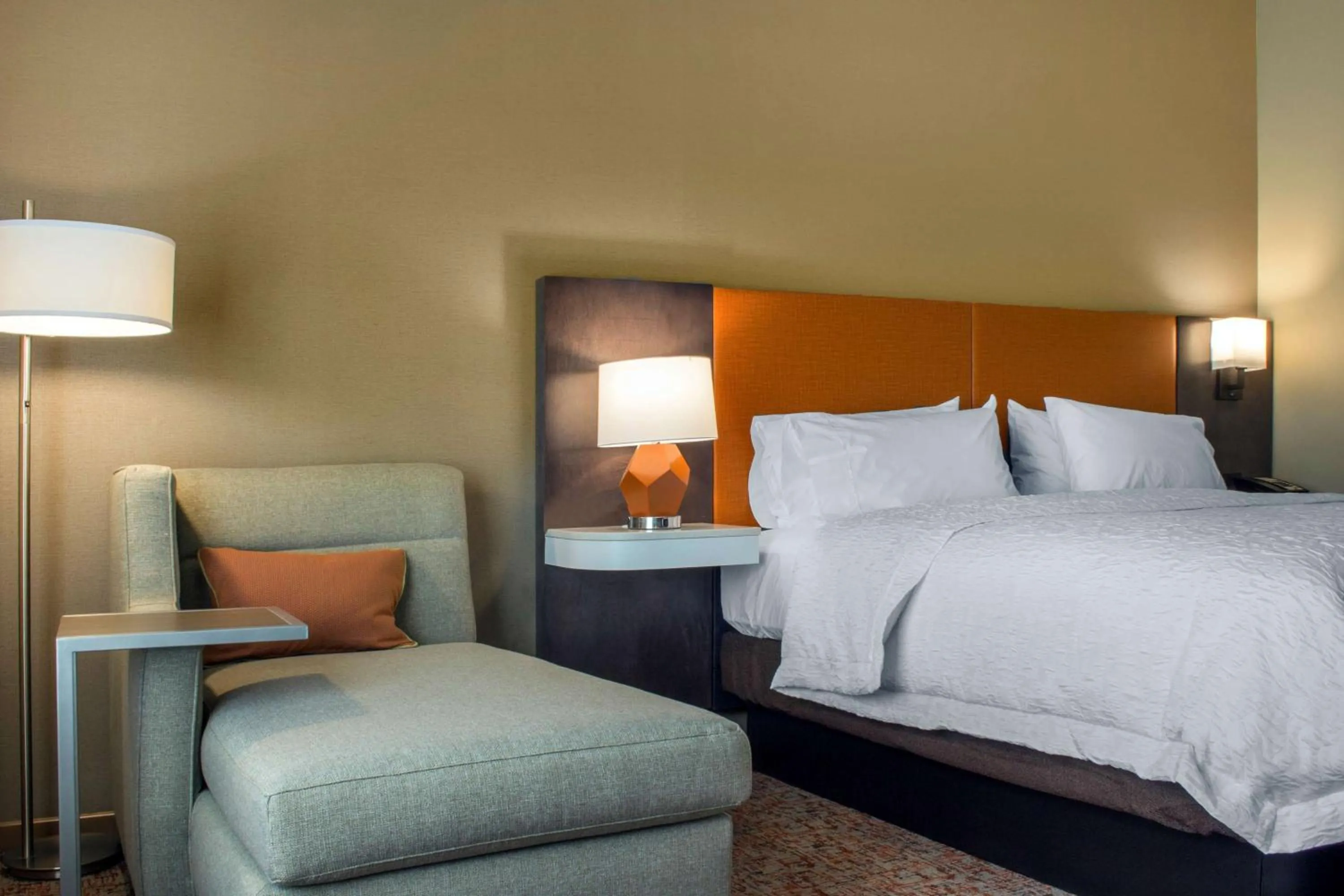 Living room, Bed in Hampton Inn Parker, AZ