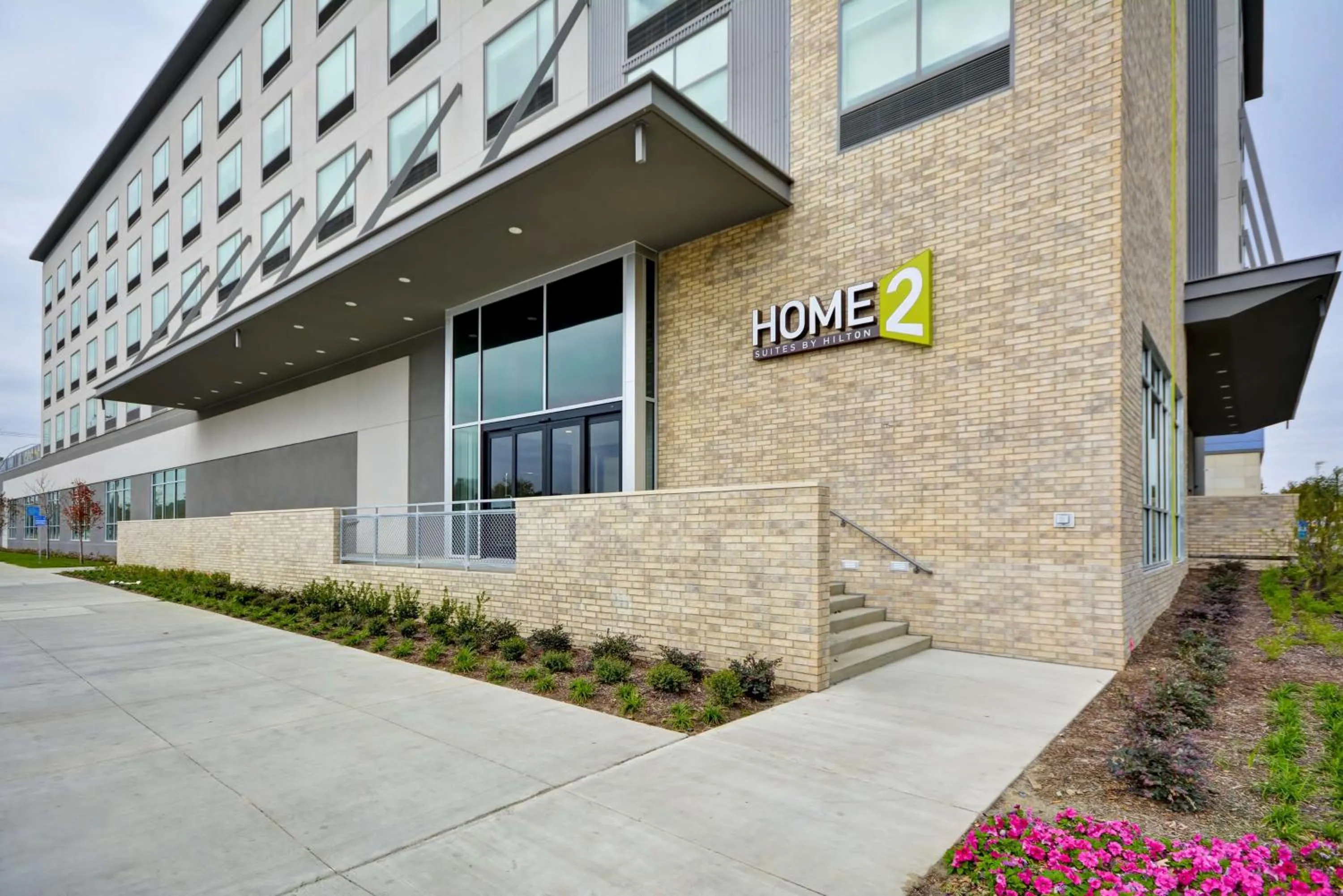 Property building in Home2 Suites by Hilton Dallas Downtown at Baylor Scott & White