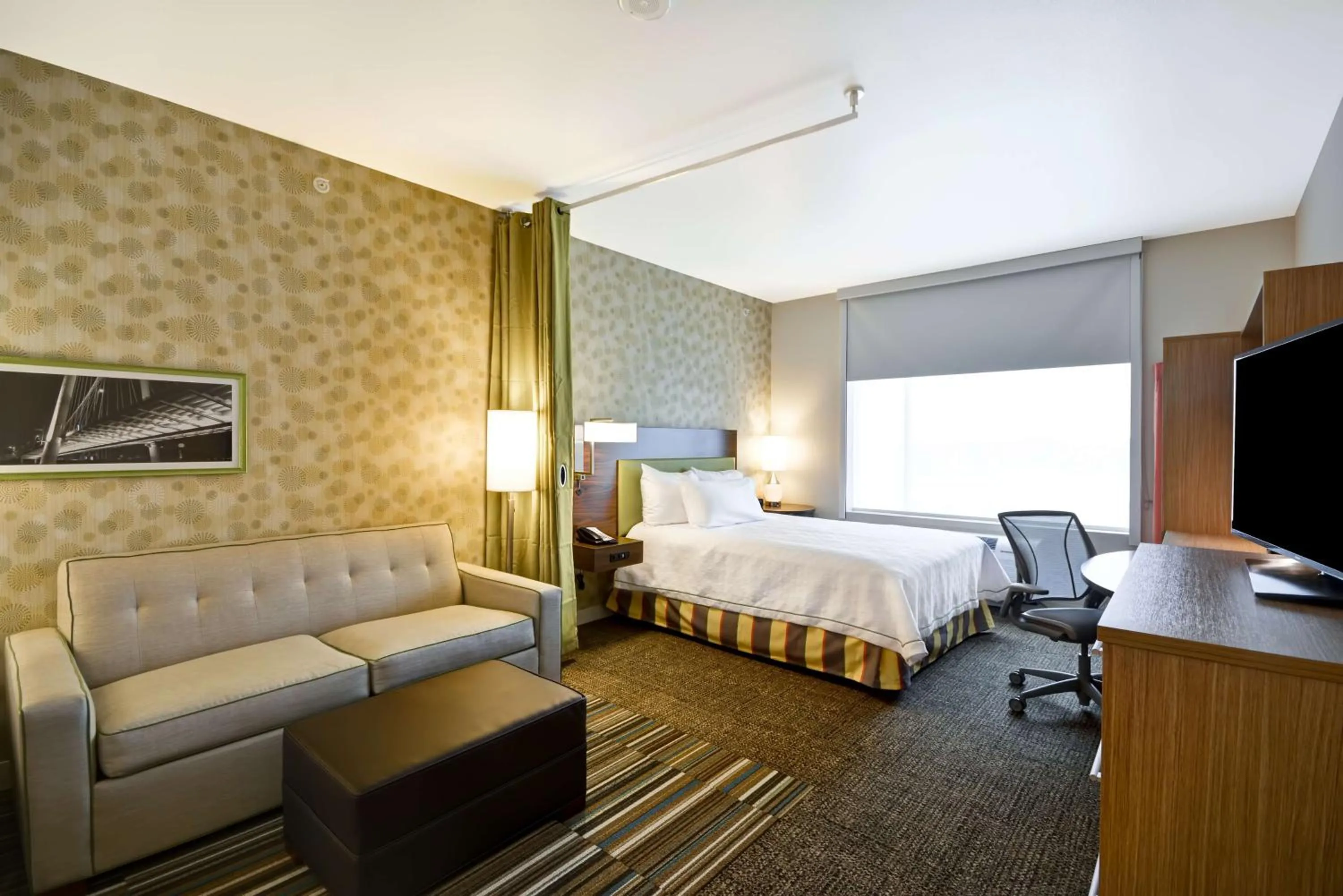 Bedroom, Bed in Home2 Suites by Hilton Dallas Downtown at Baylor Scott & White