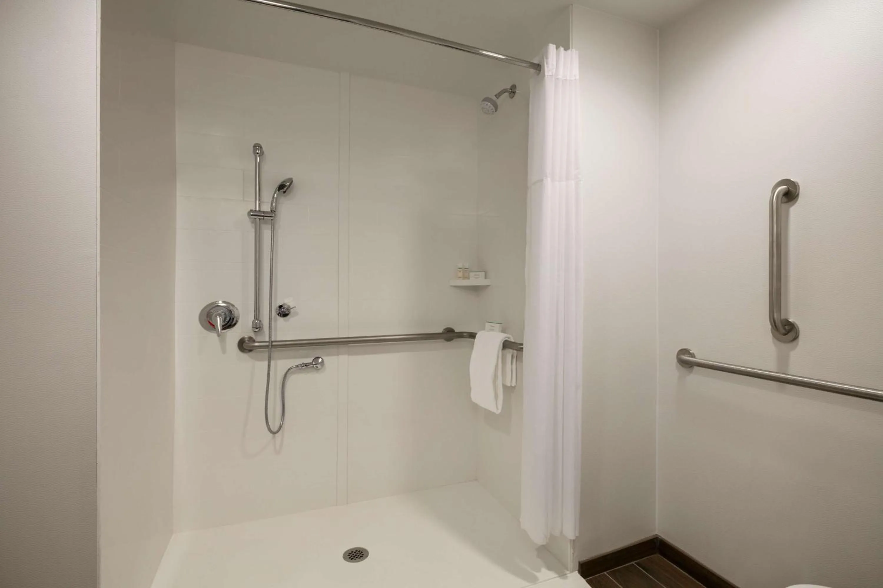 Bathroom in Hampton Inn Kernersville