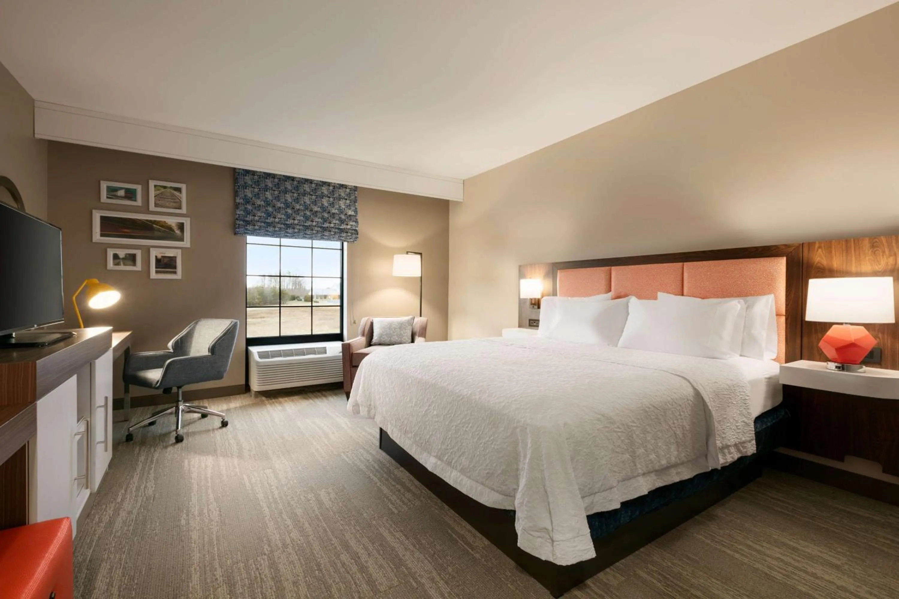 Bedroom, Bed in Hampton Inn Kernersville