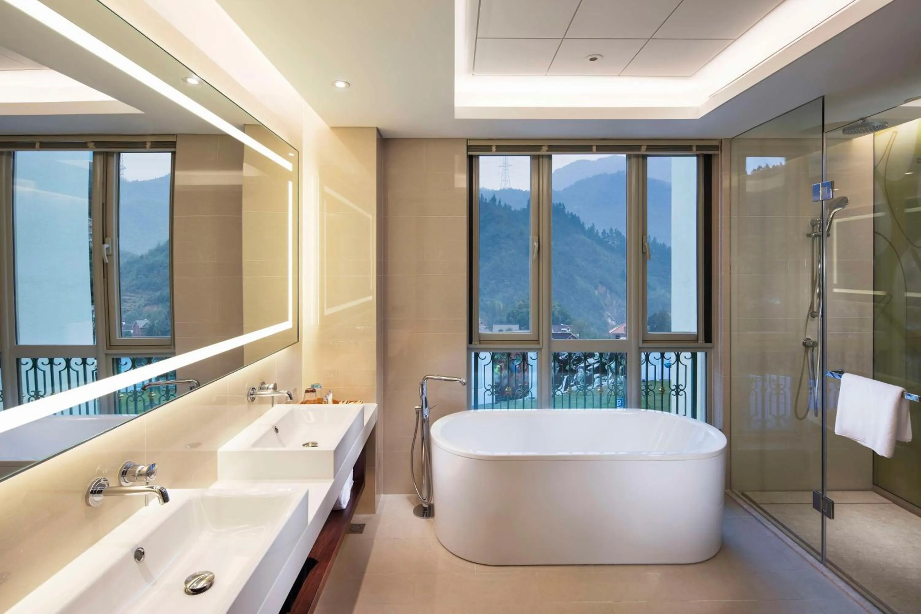 Bathroom in Hilton Garden Inn Hangzhou Lu'Niao