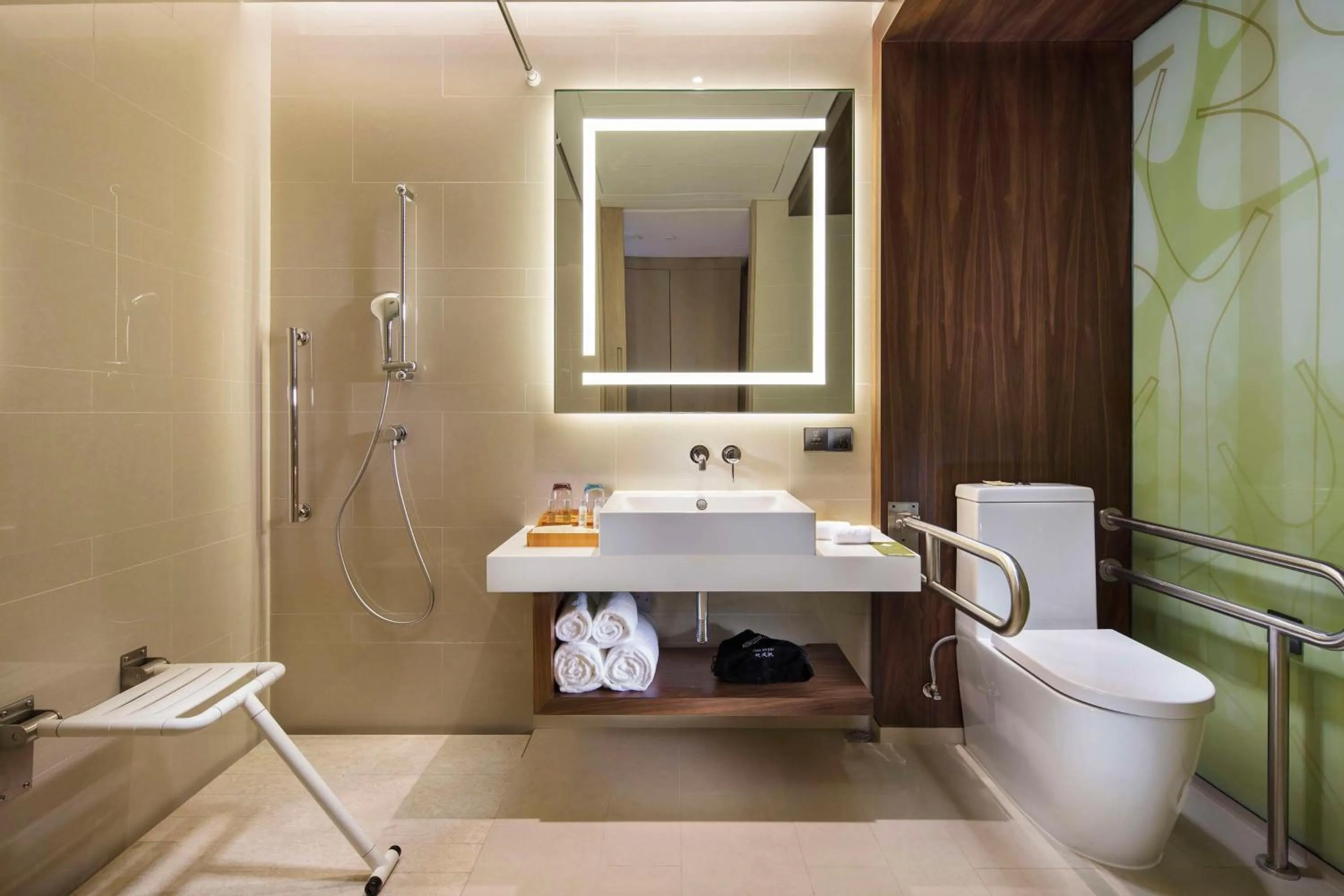 Toilet in Hilton Garden Inn Hangzhou Lu'Niao