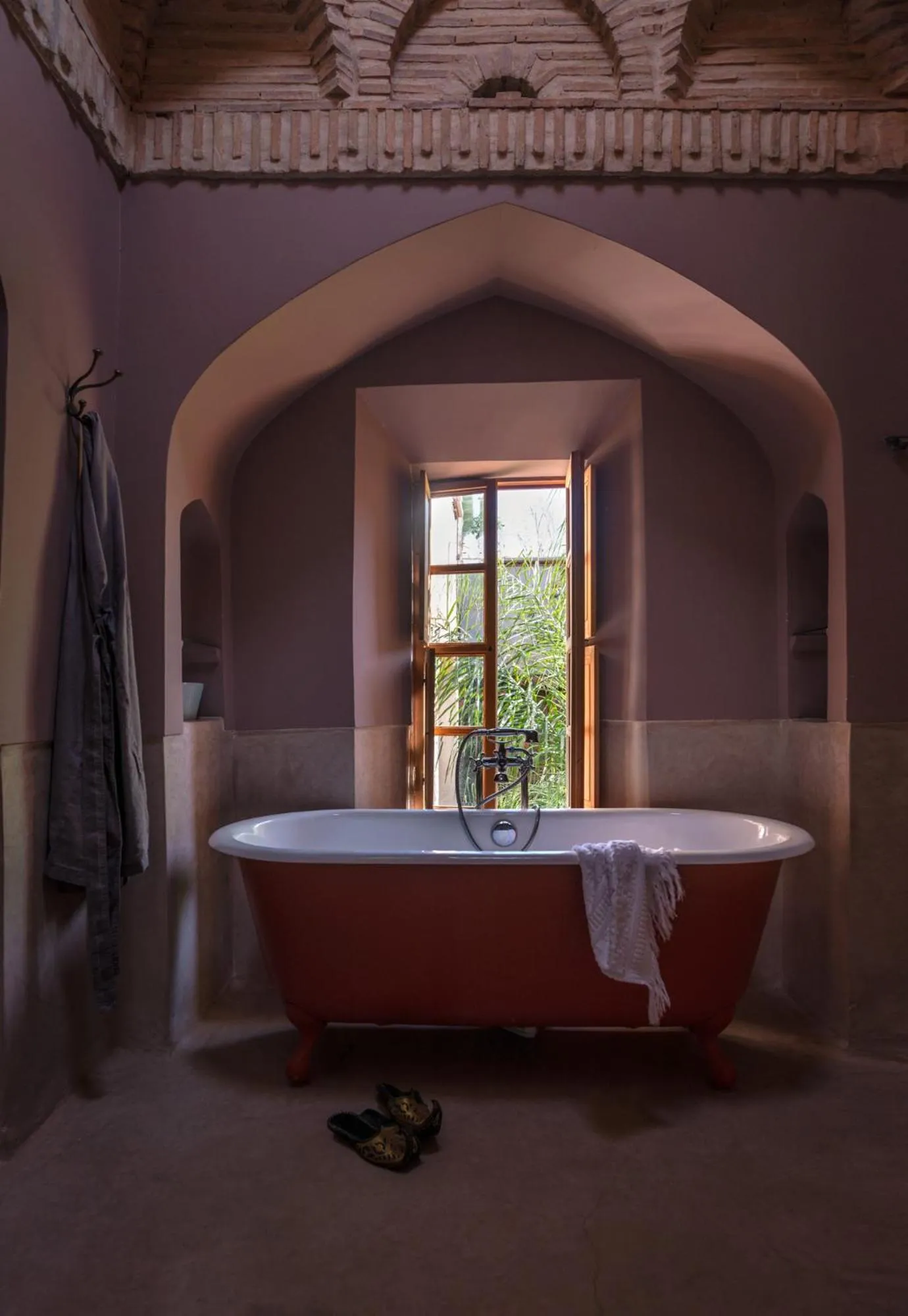 Hot Tub, Bed in Riad Kbour & Chou