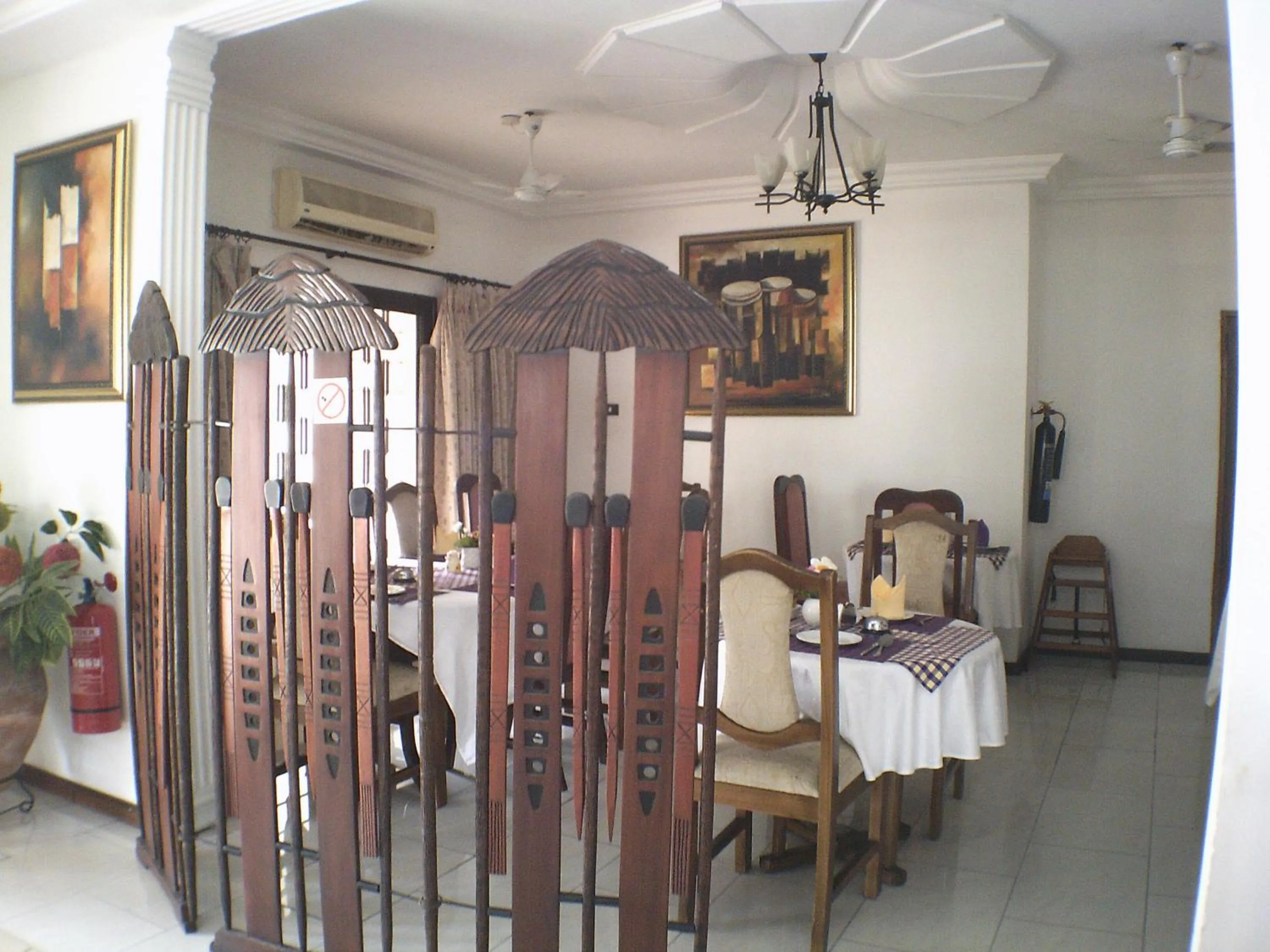 Restaurant/places to eat in Lavender Lodge Hotel