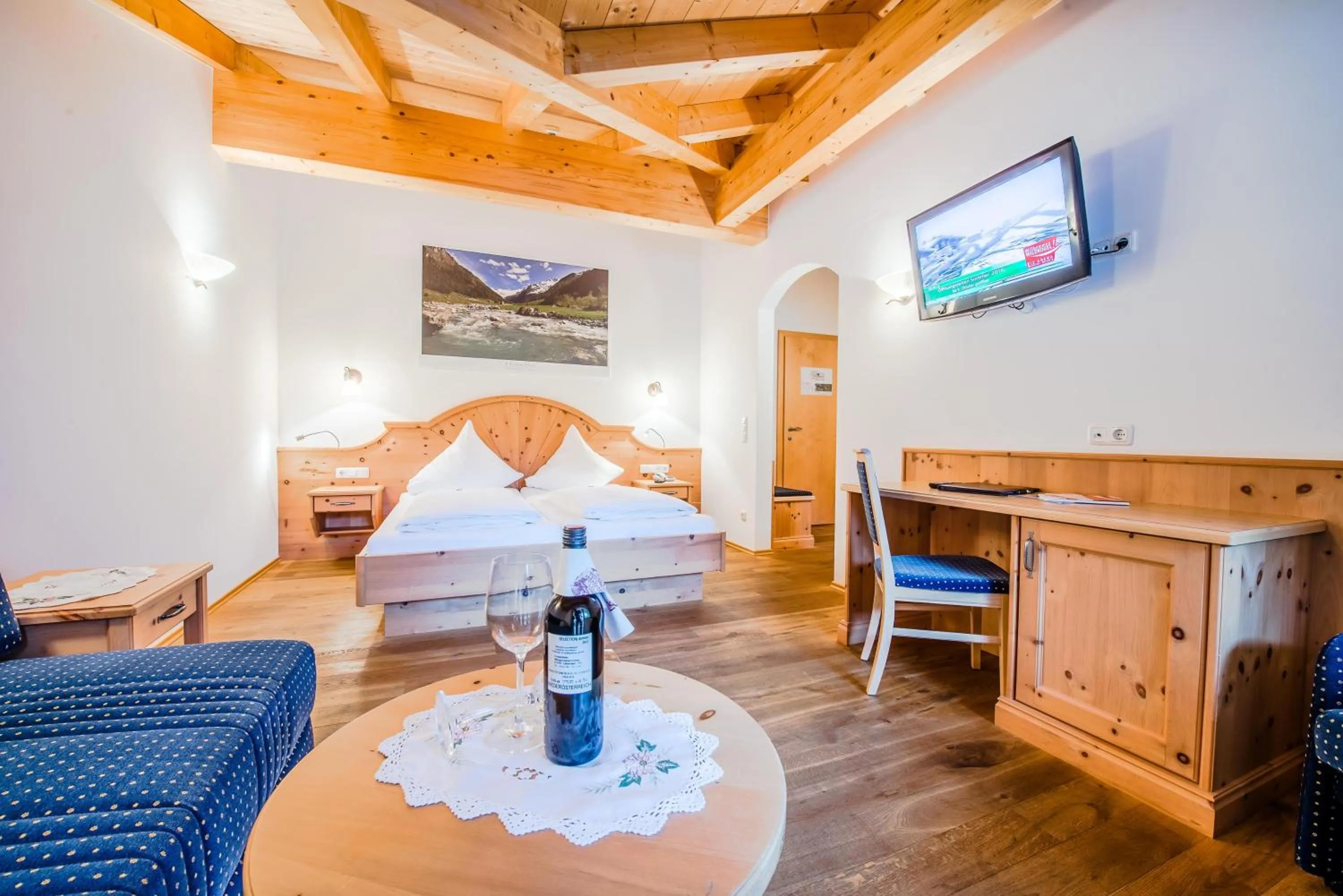 Photo of the whole room, Bed in Hotel Grundlhof