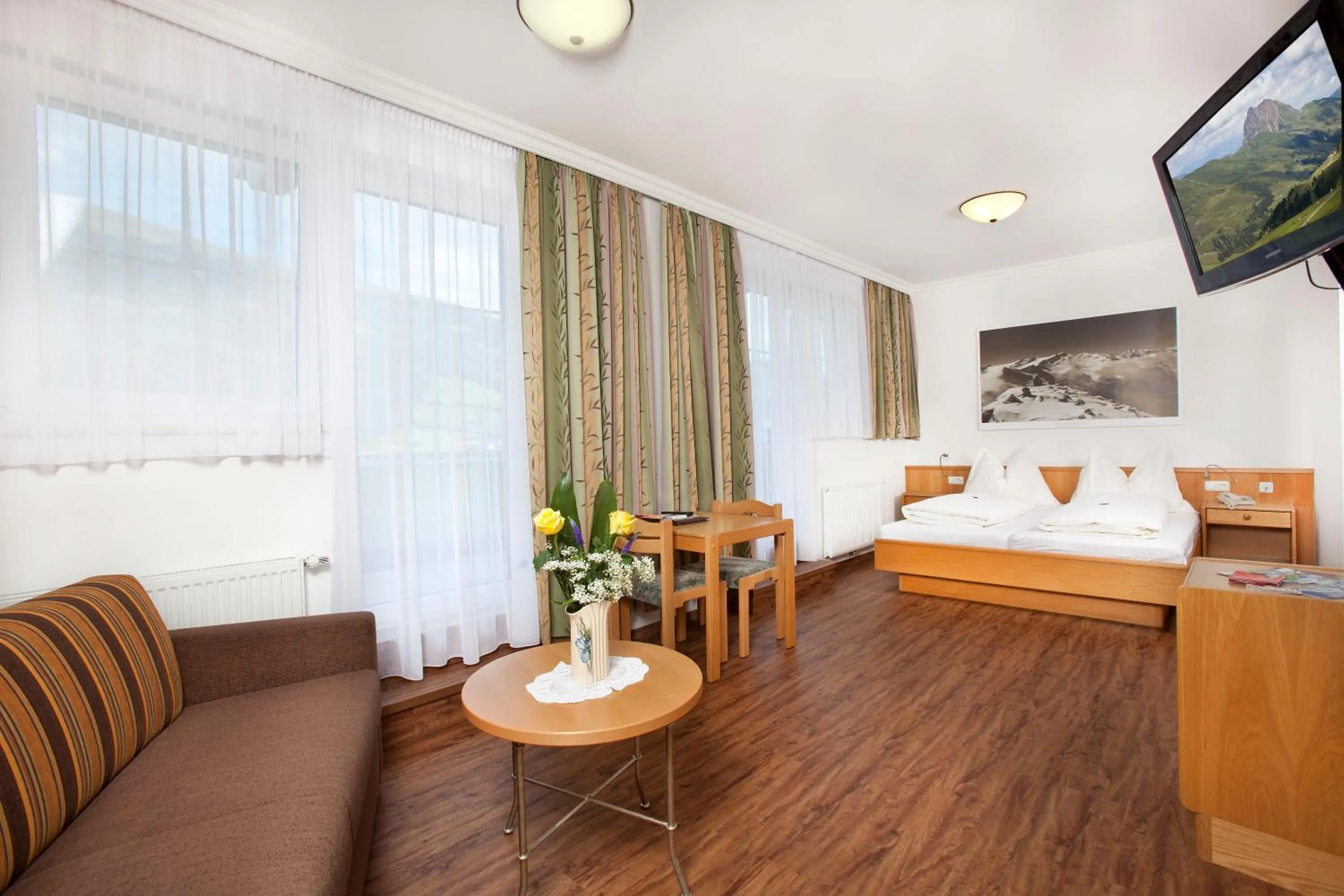 Photo of the whole room, Bed in Hotel Grundlhof