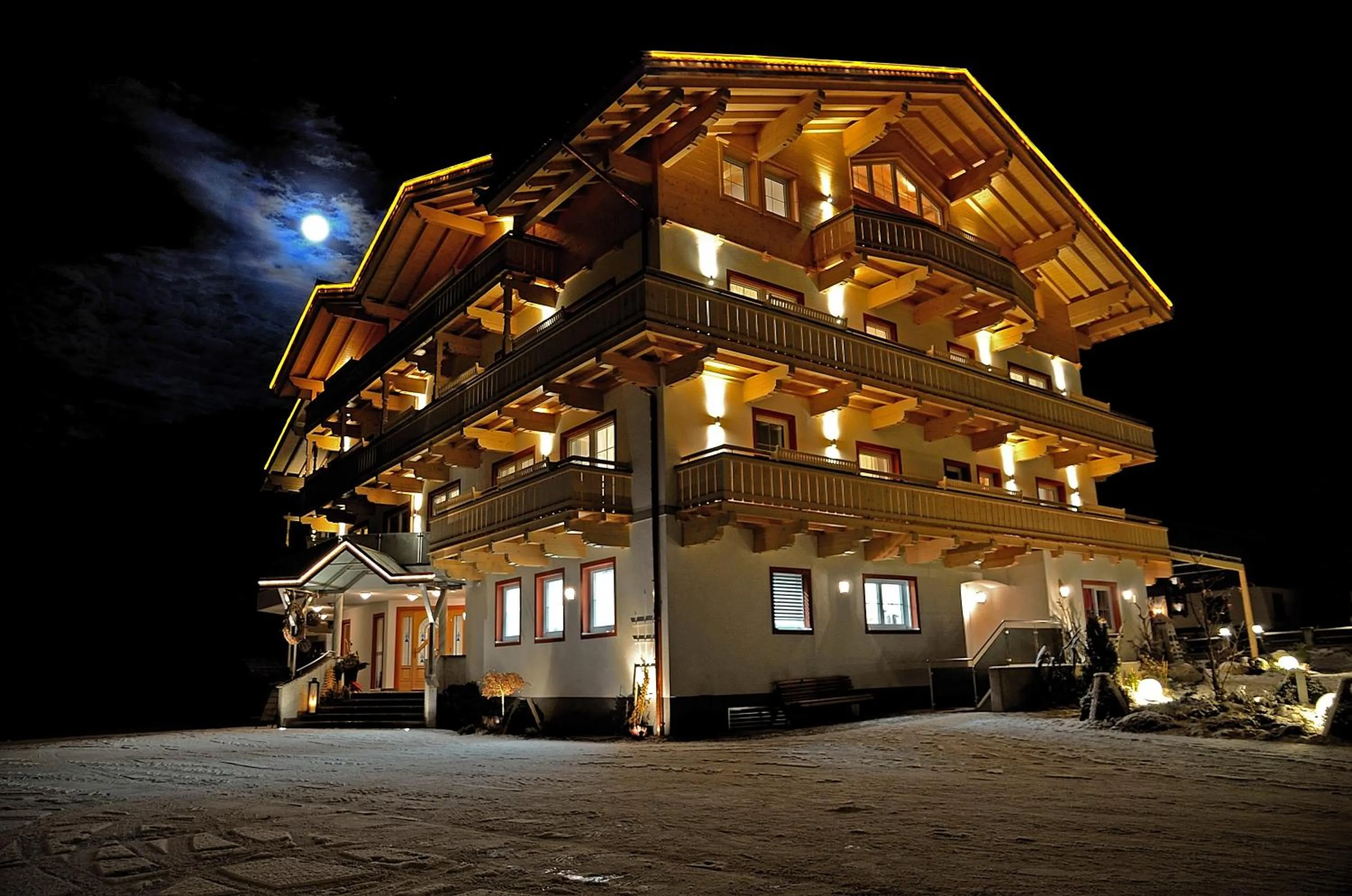 Facade/entrance in Hotel Grundlhof