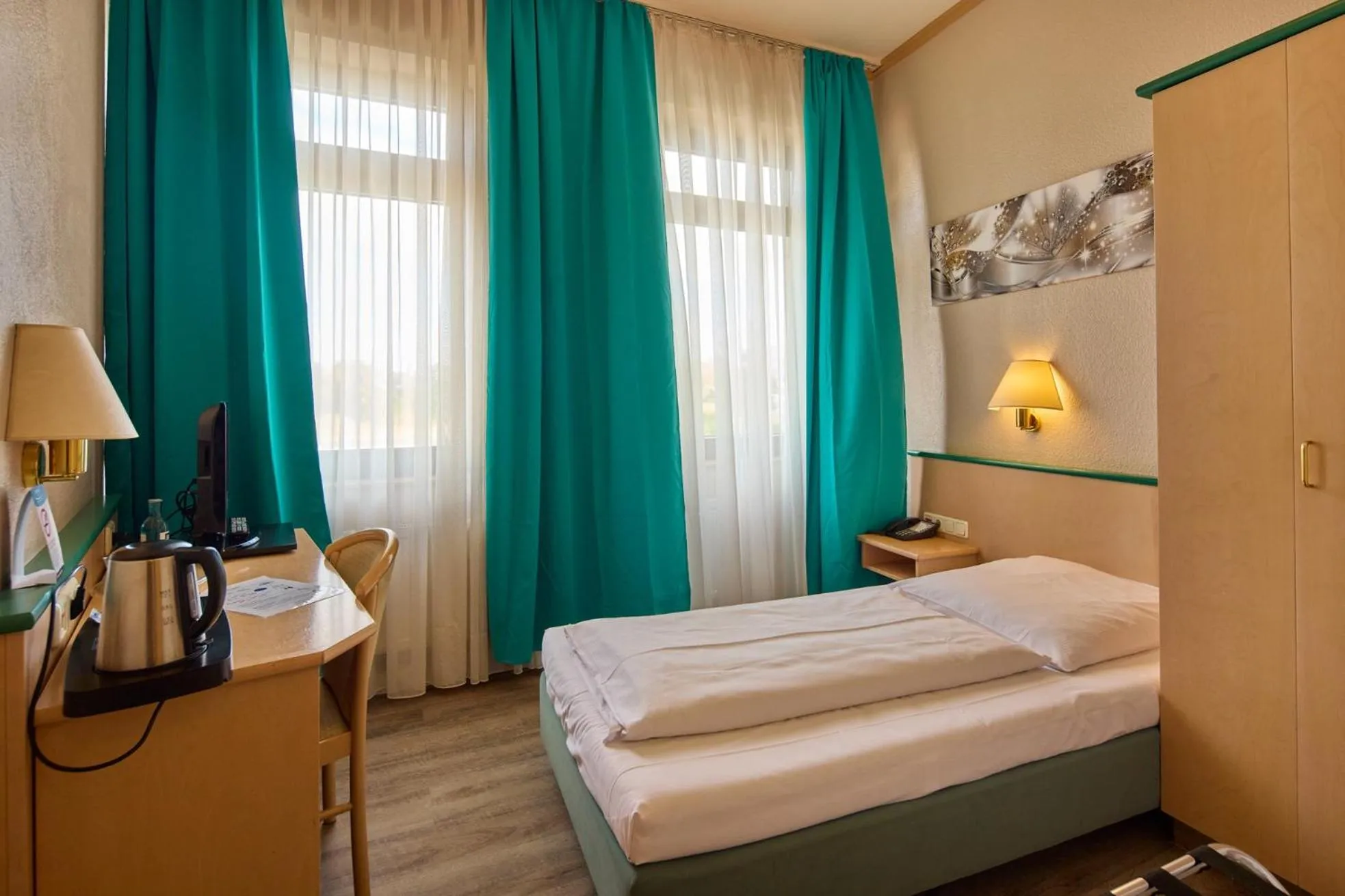 Bed in TRIP INN PostHotel Düren