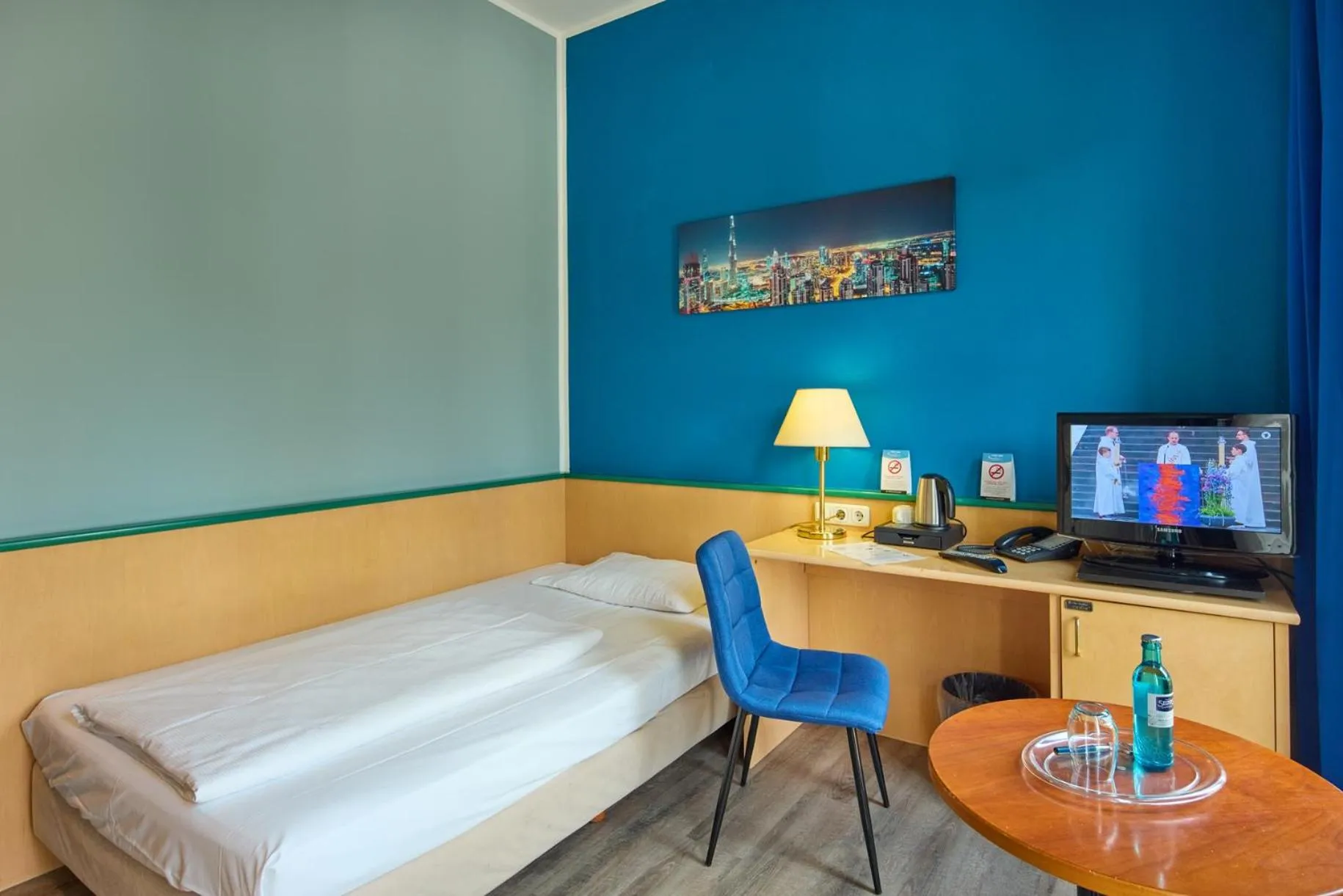 Photo of the whole room, Bed in TRIP INN PostHotel Düren