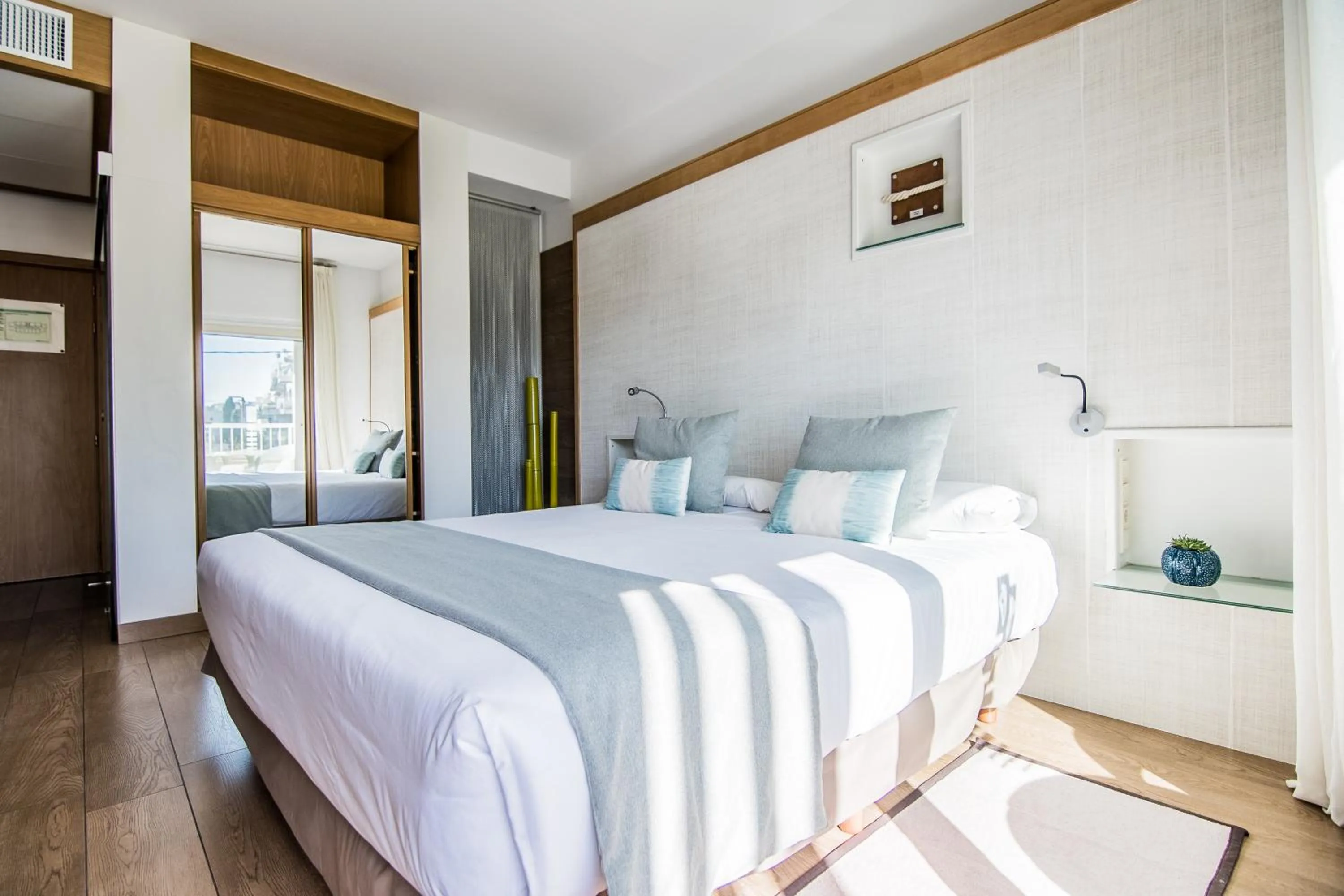 Photo of the whole room, Bed in Lux Isla