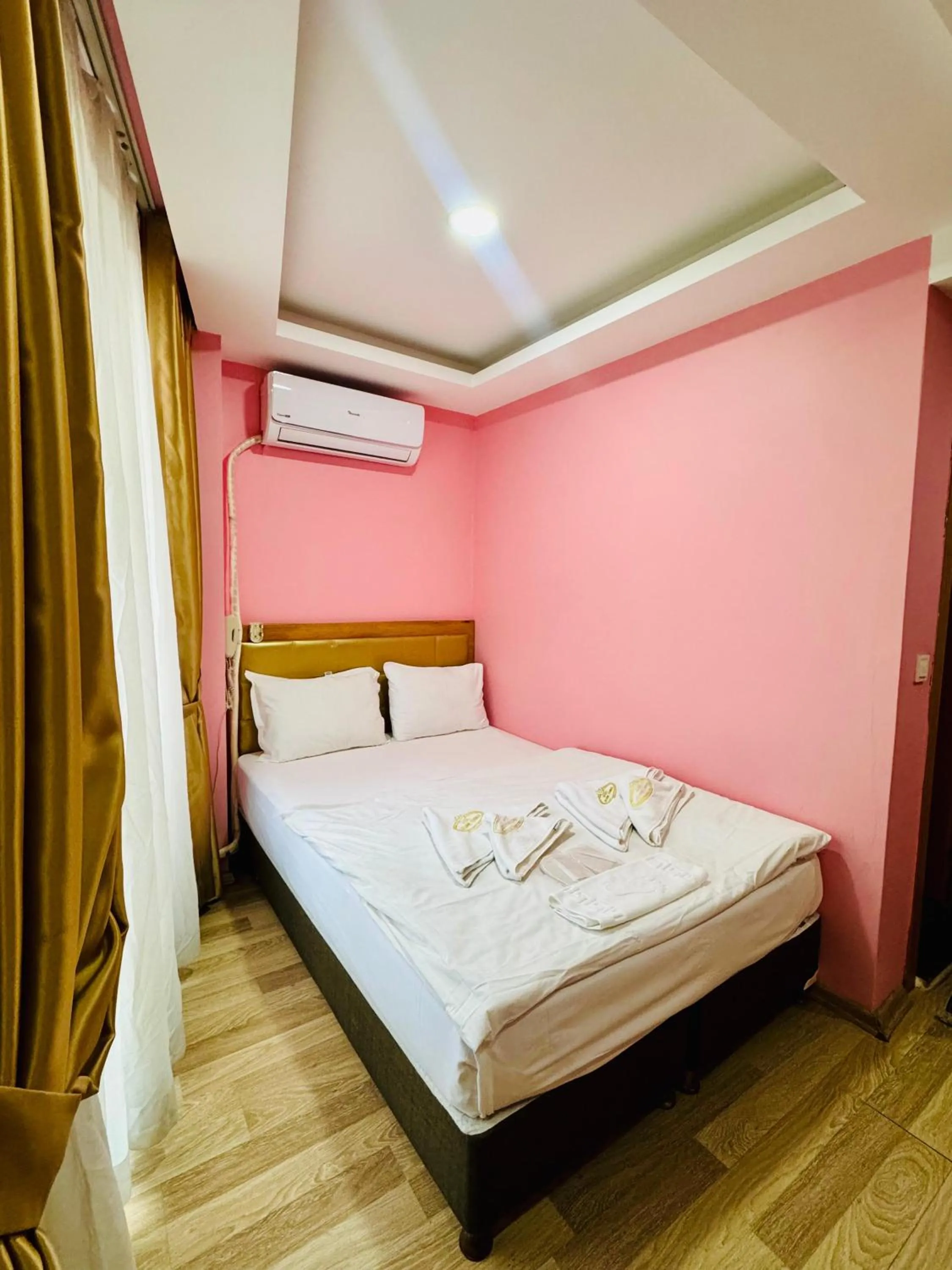 Bed in Gulhane Corner Hotel