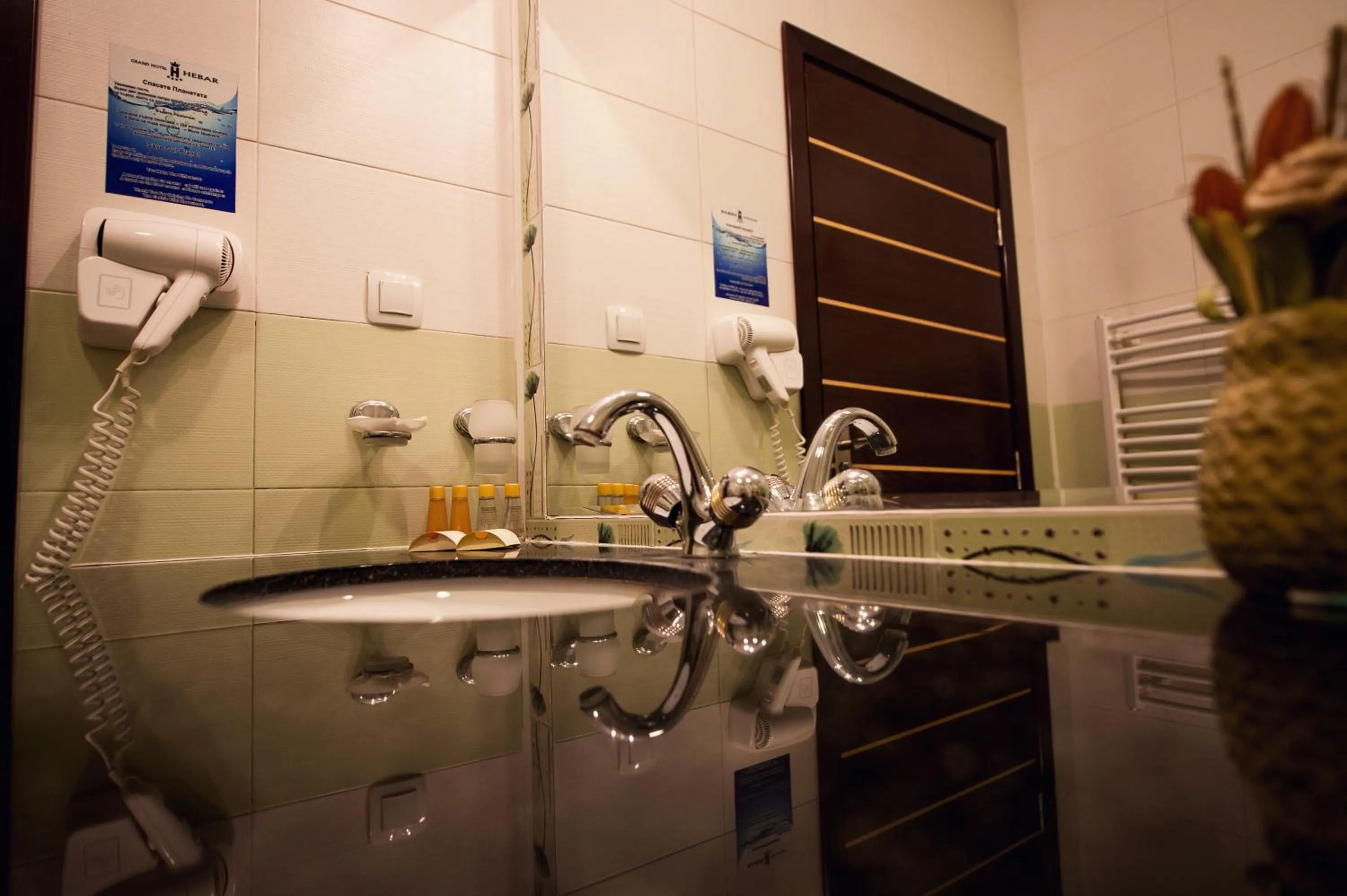 Shower in Grand Hotel Hebar