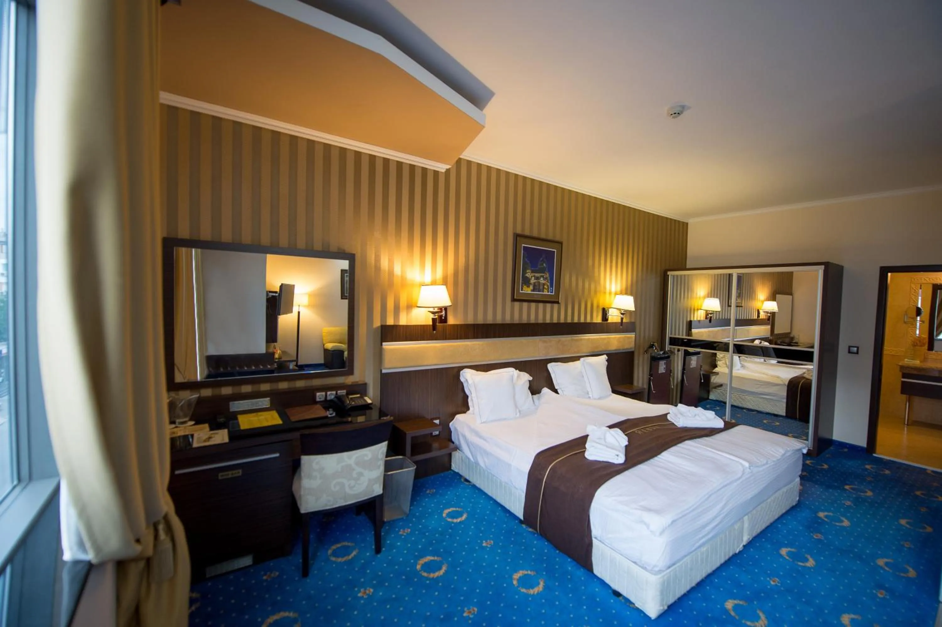 Toilet, Bed in Grand Hotel Hebar