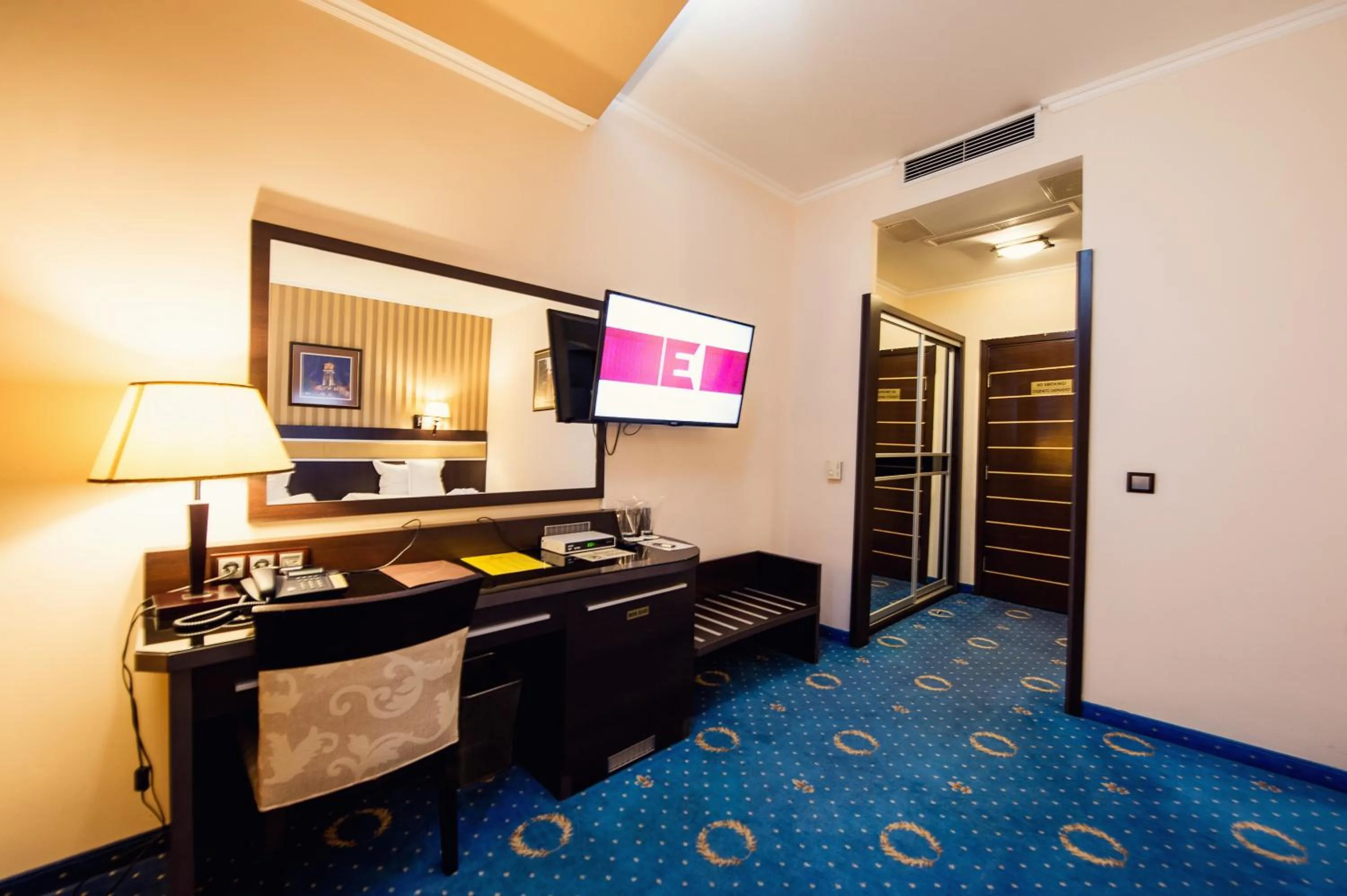 TV and multimedia in Grand Hotel Hebar