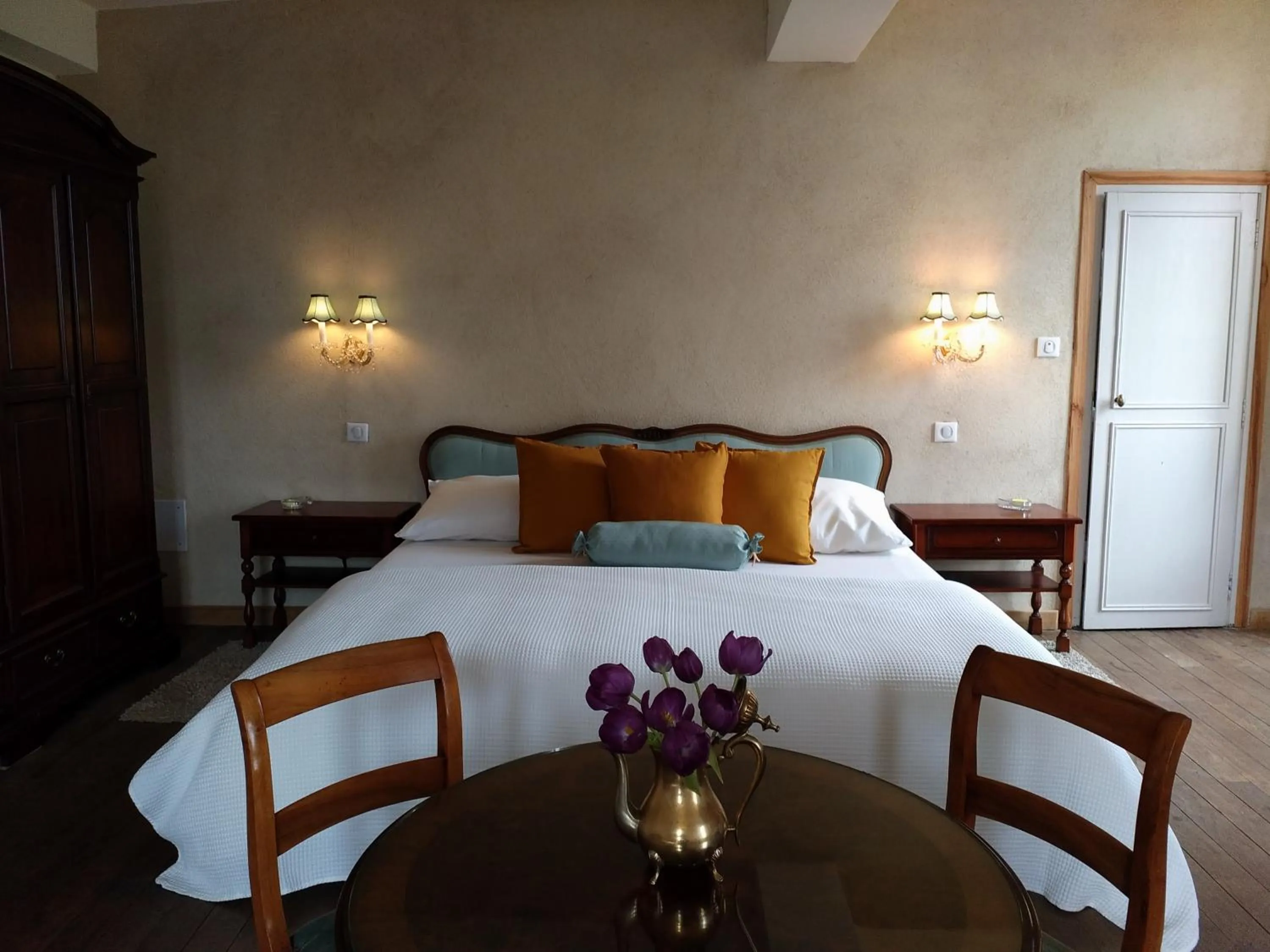 Decorative detail in Chez Casimir