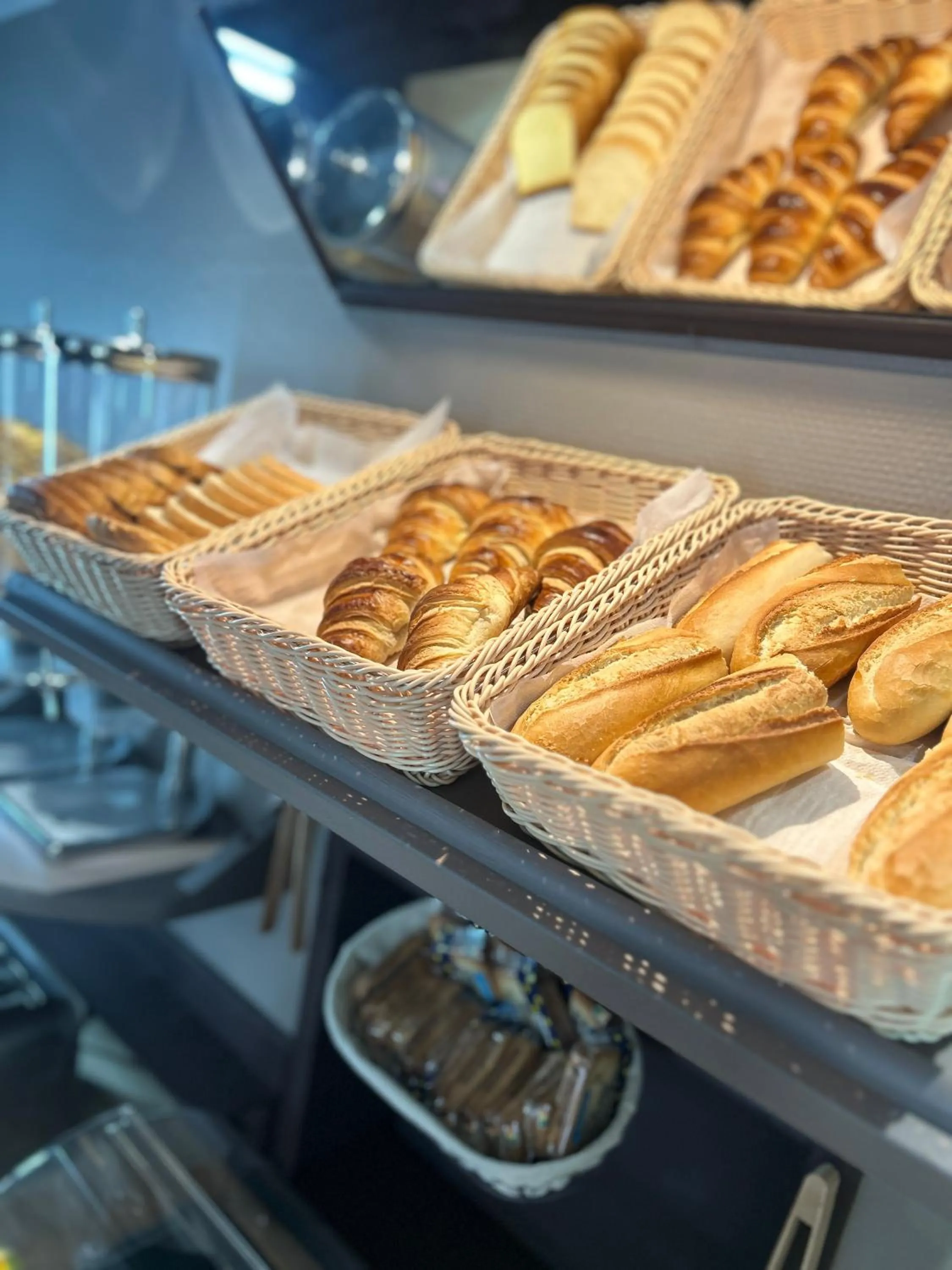 TV and multimedia in Hotel Wood Inn Bordeaux Aéroport