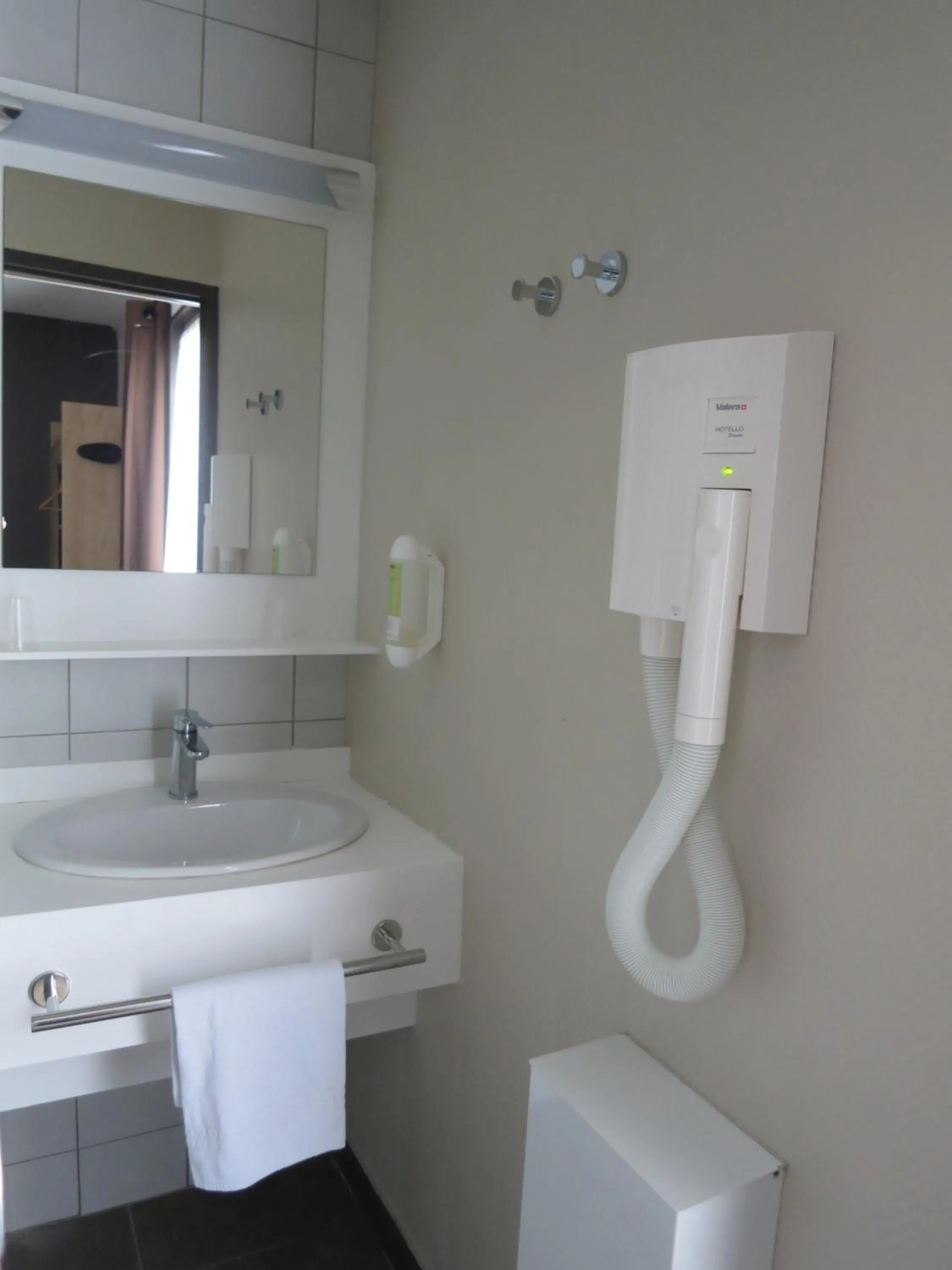 Bathroom in Hotel Wood Inn Bordeaux Aéroport