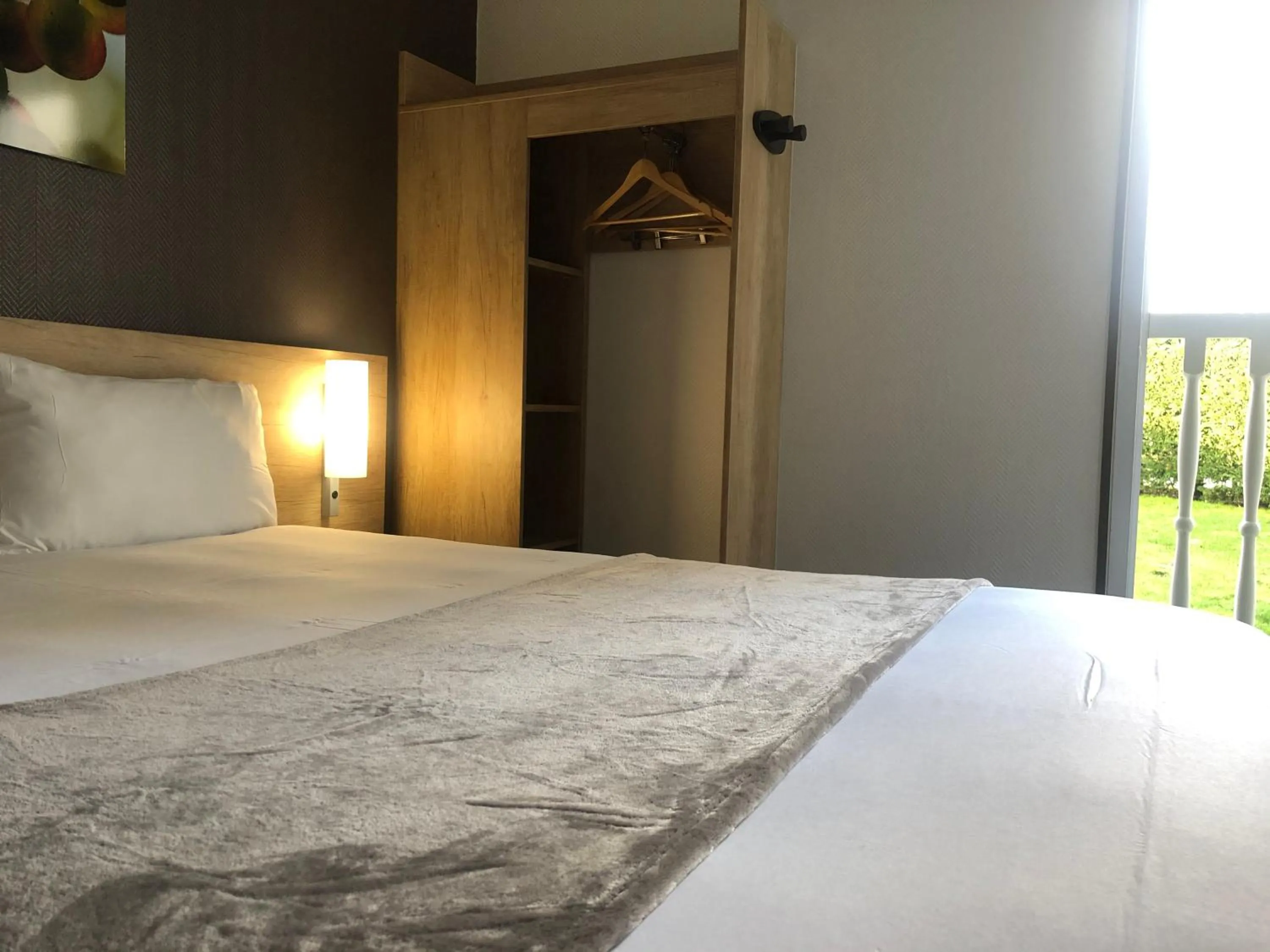 Bed in Hotel Wood Inn Bordeaux Aéroport