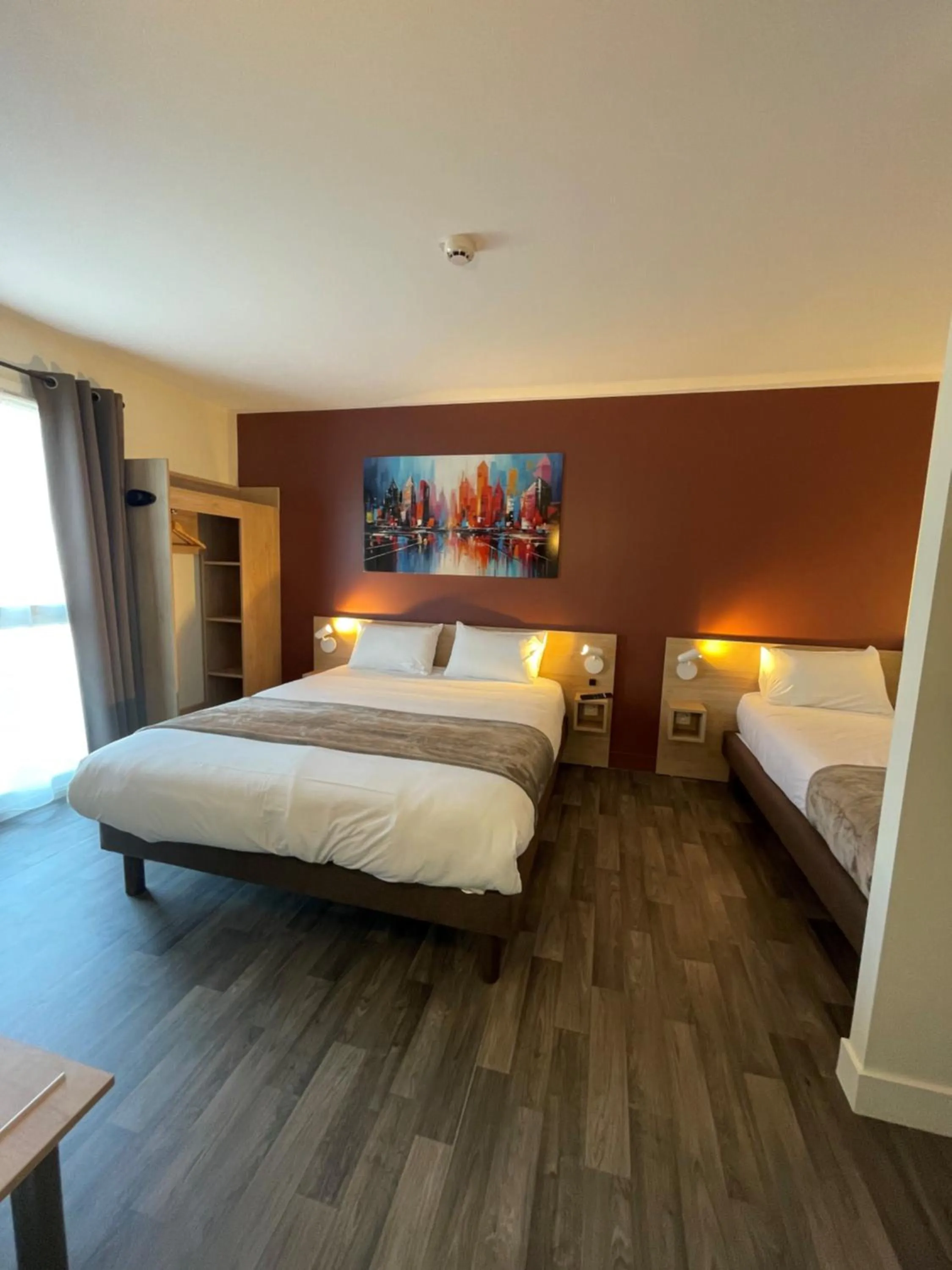 Bedroom, Bed in Hotel Wood Inn Bordeaux Aéroport