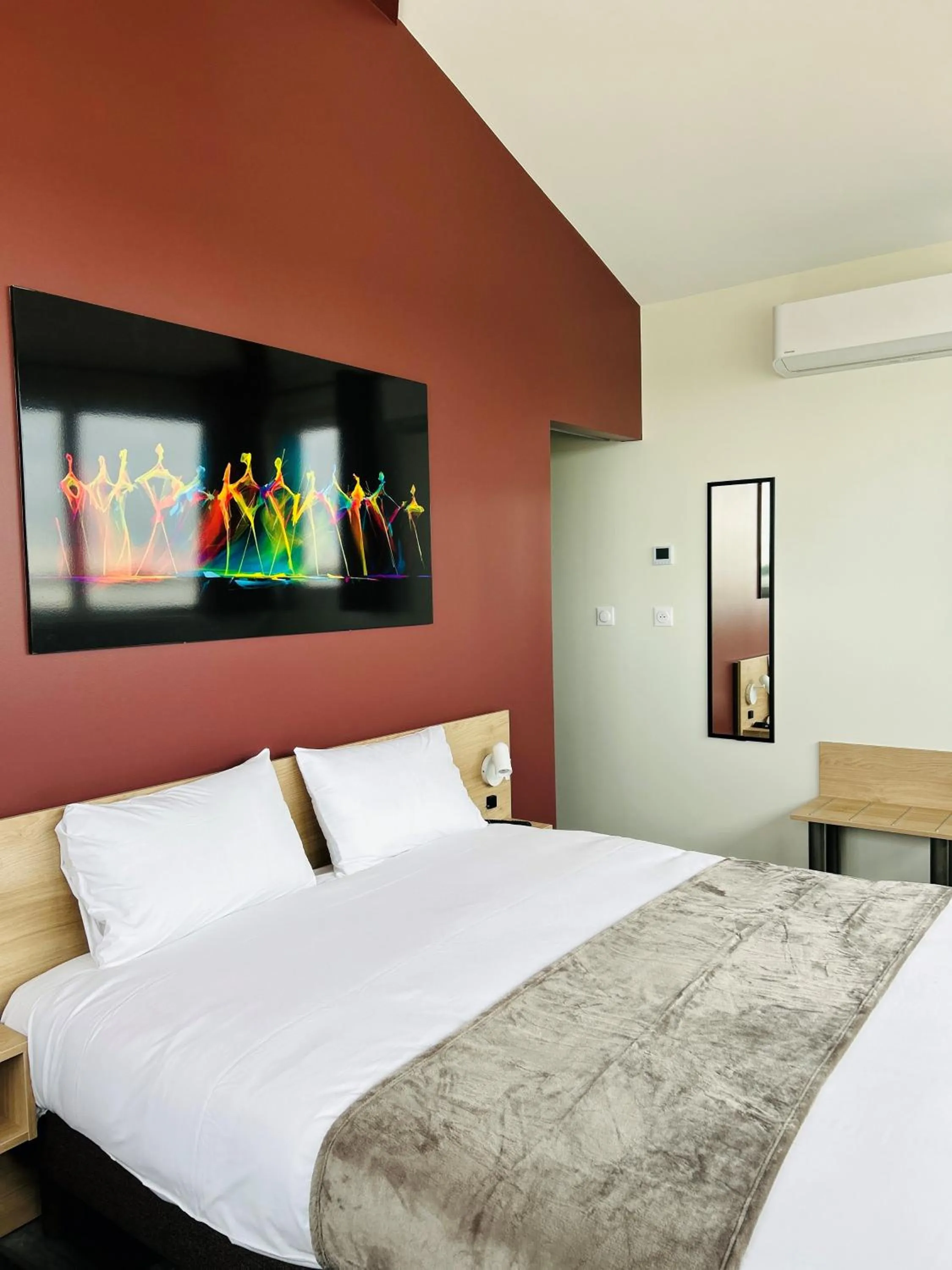 Bed in Hotel Wood Inn Bordeaux Aéroport