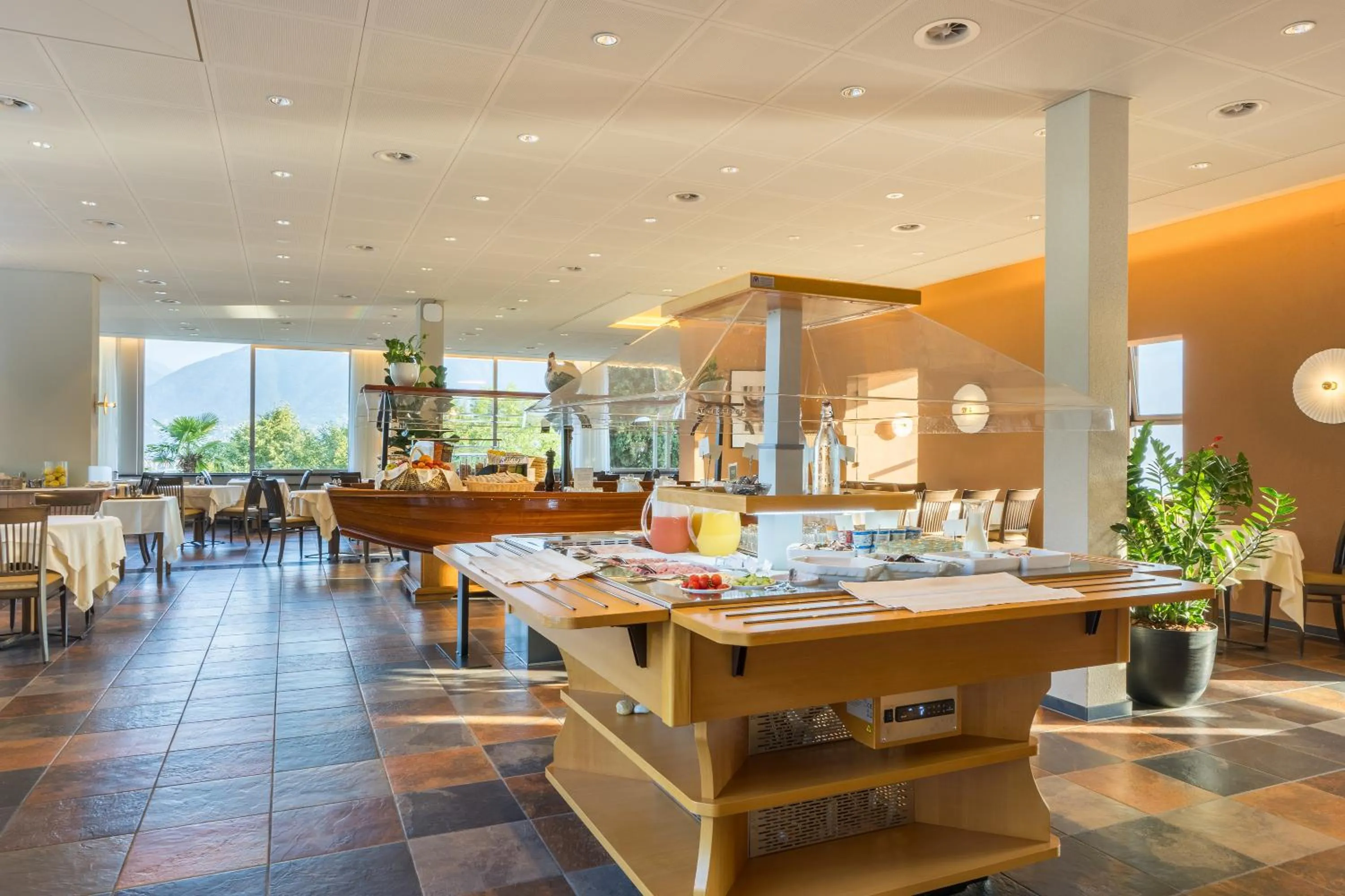 Restaurant/places to eat in Bellavista Swiss Quality Hotel