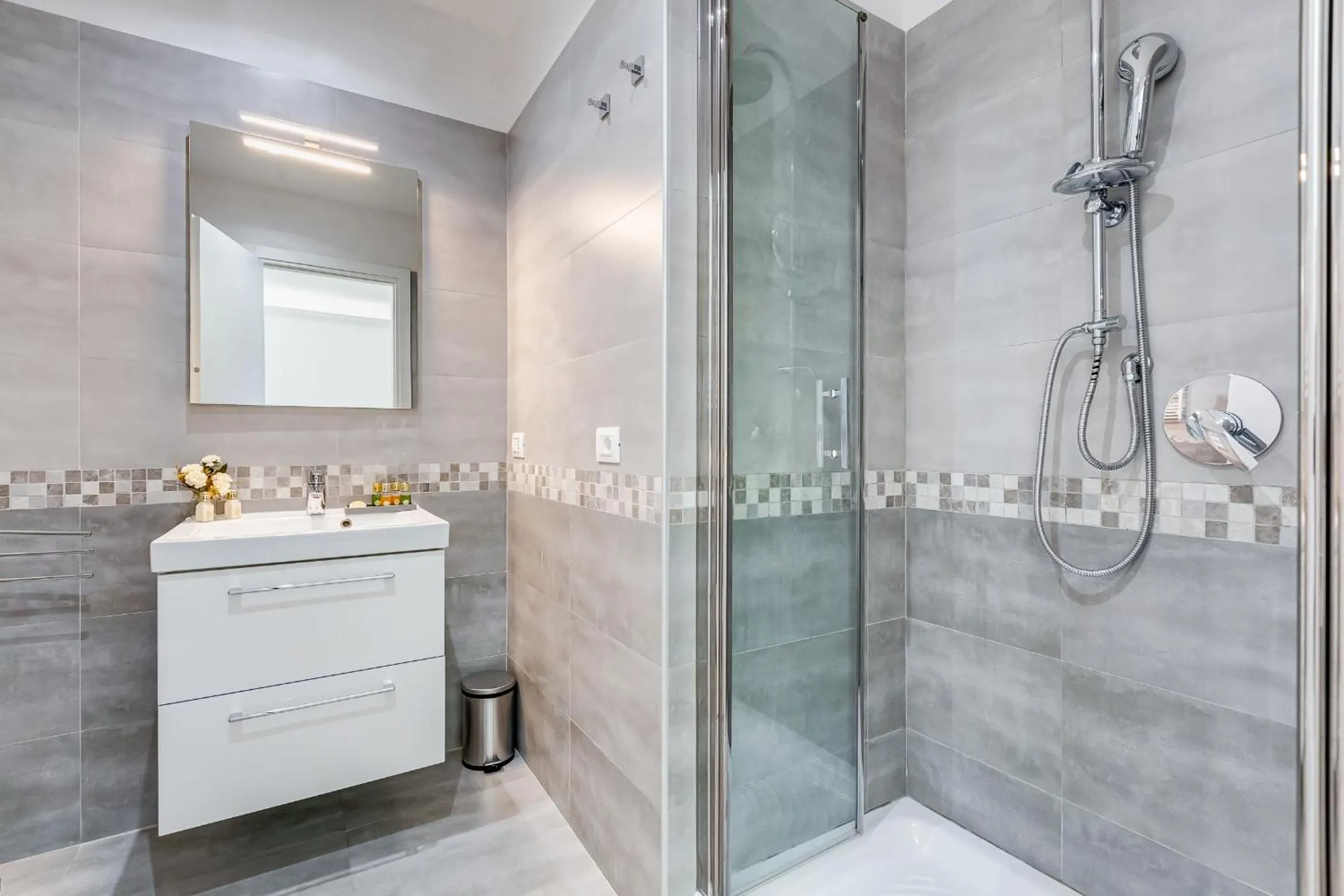 Shower in Viola Accommodation