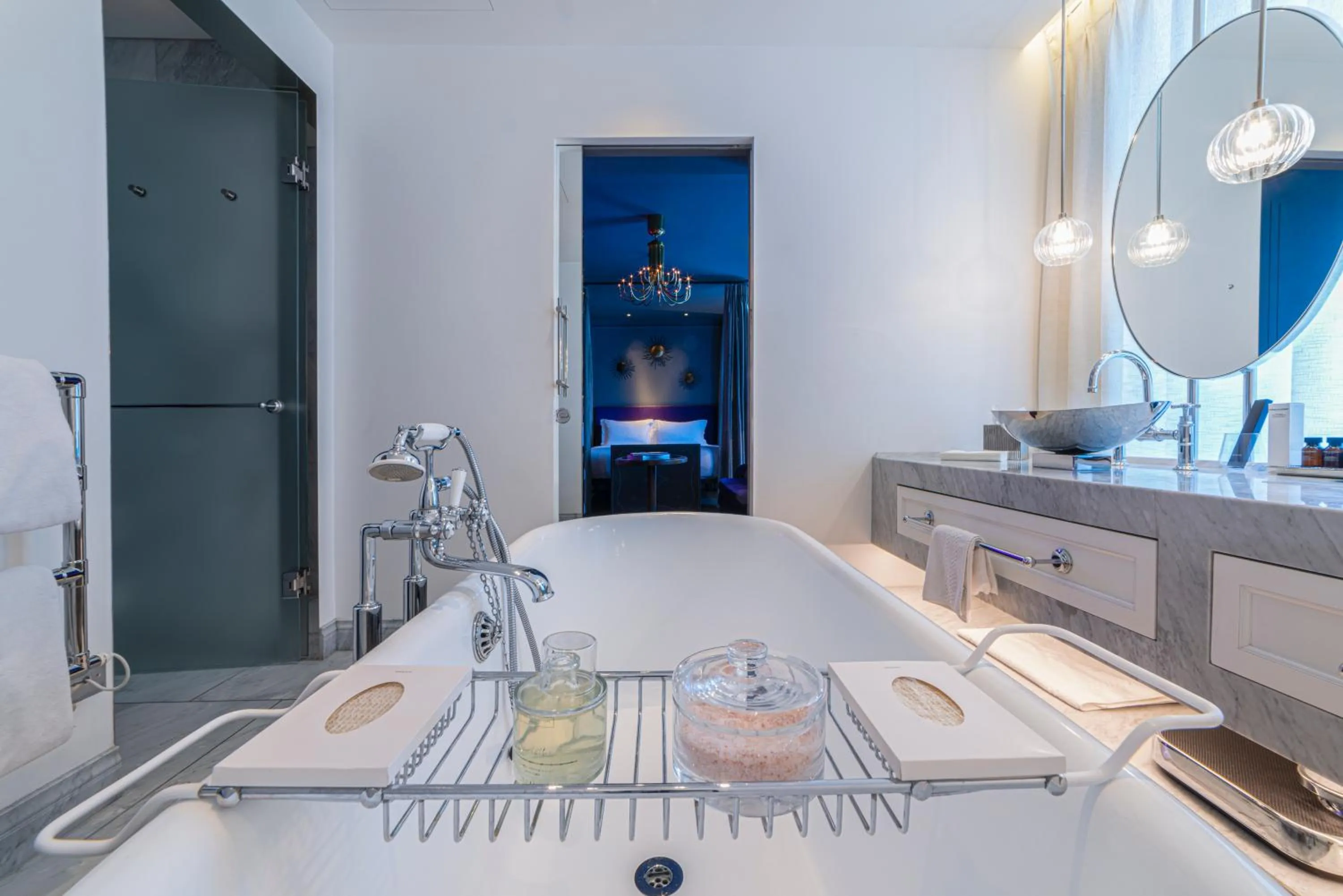 Bathroom in The Mandrake