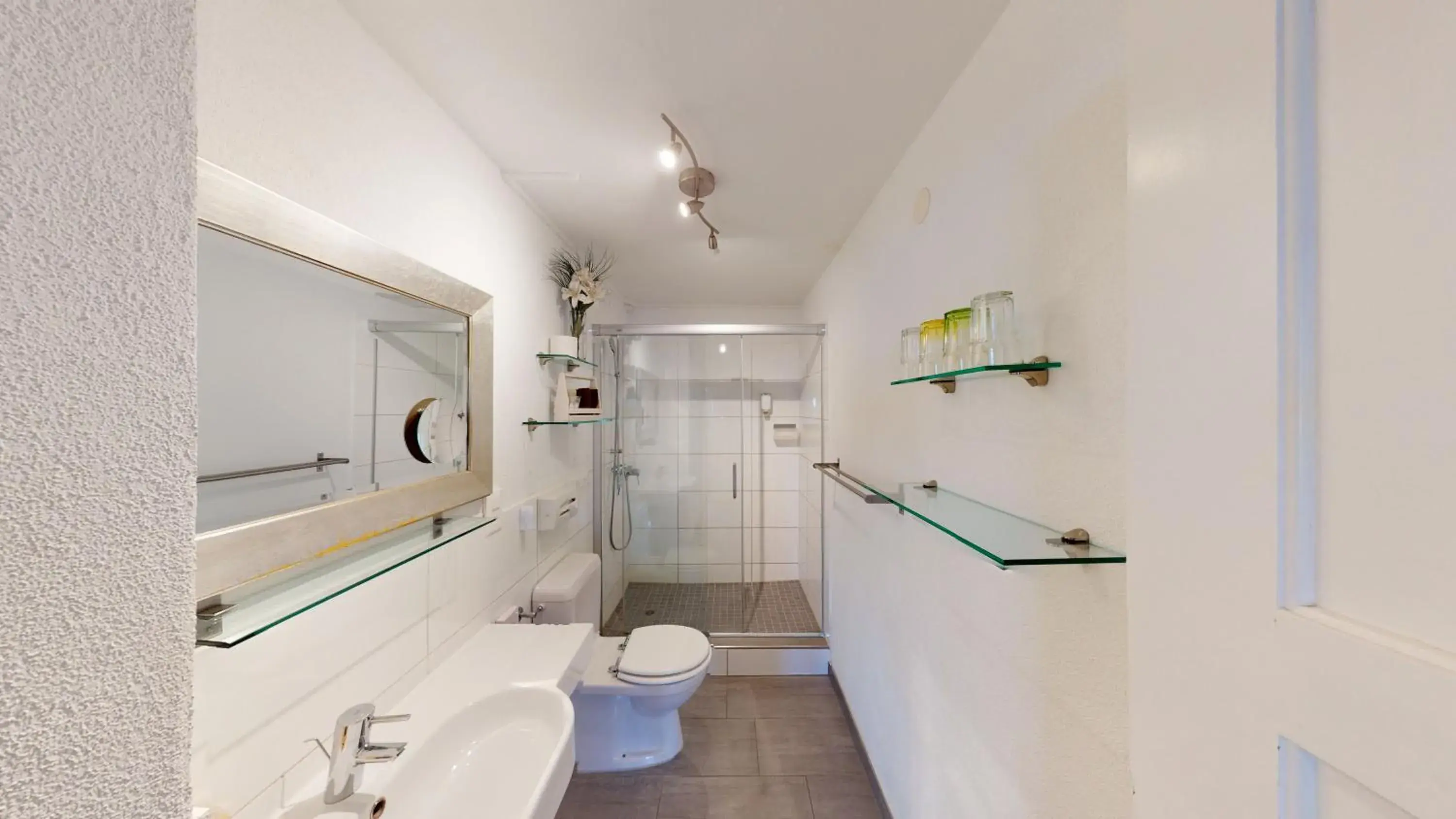 Twin Room with Shared Bathroom - single occupancy in BnB Haus Weibel Twin Room with Shared Bathroom - single occupancy in BnB Haus Weibel