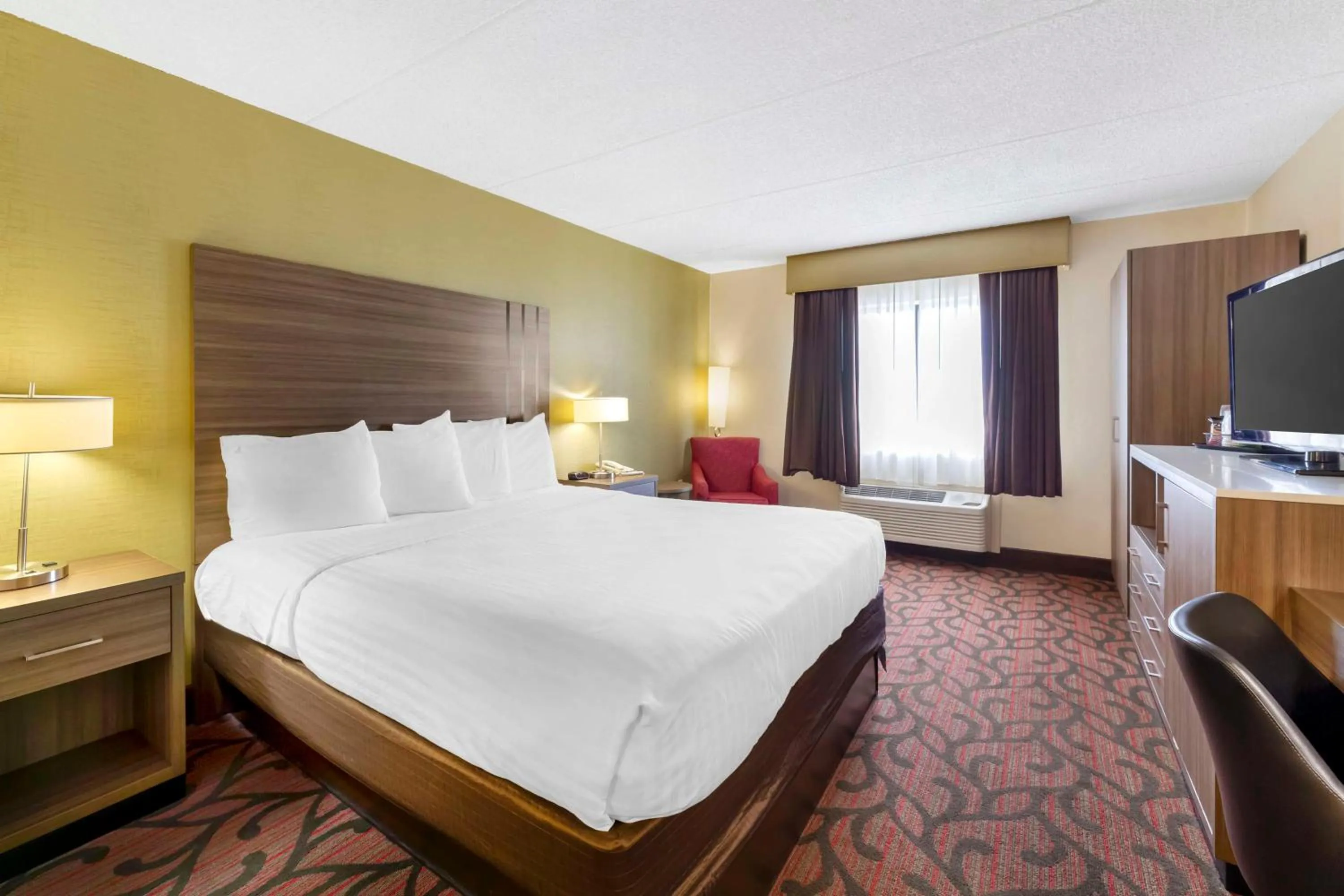 Bedroom, Bed in Best Western Rochester Marketplace Inn