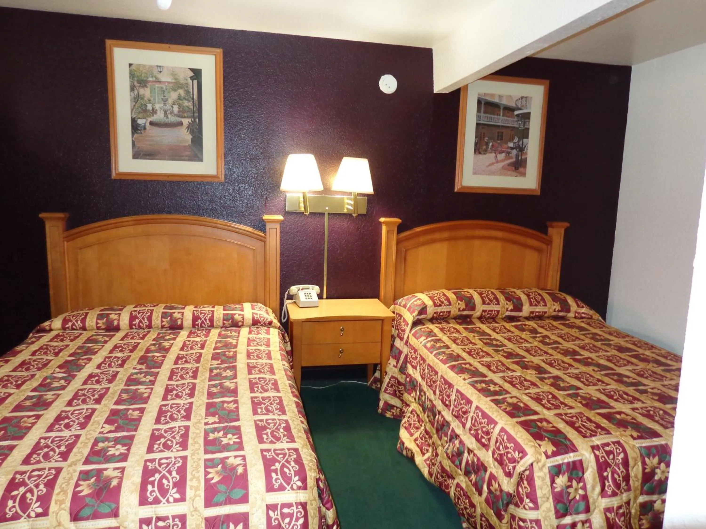 Bed in Knights Inn Fairground