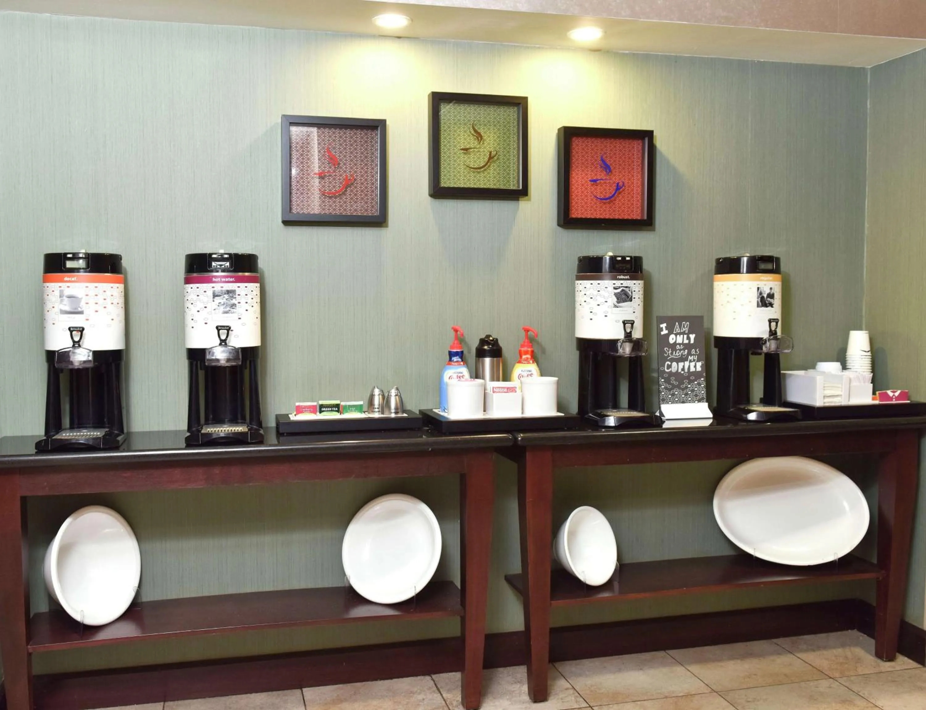 Dining area in Hampton Inn & Suites Alexandria