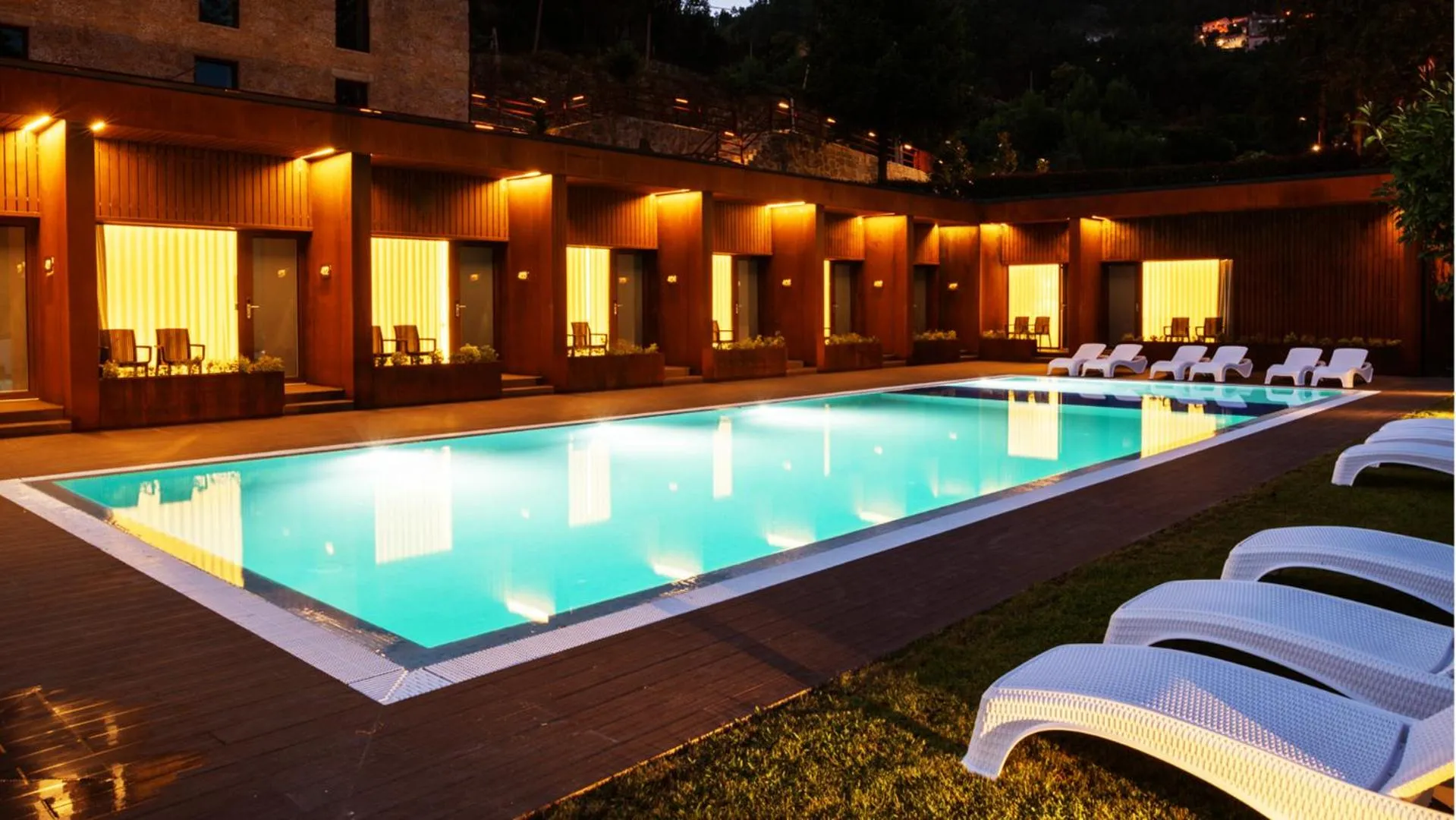 Swimming pool in Agrinho Suites & Spa Gerês