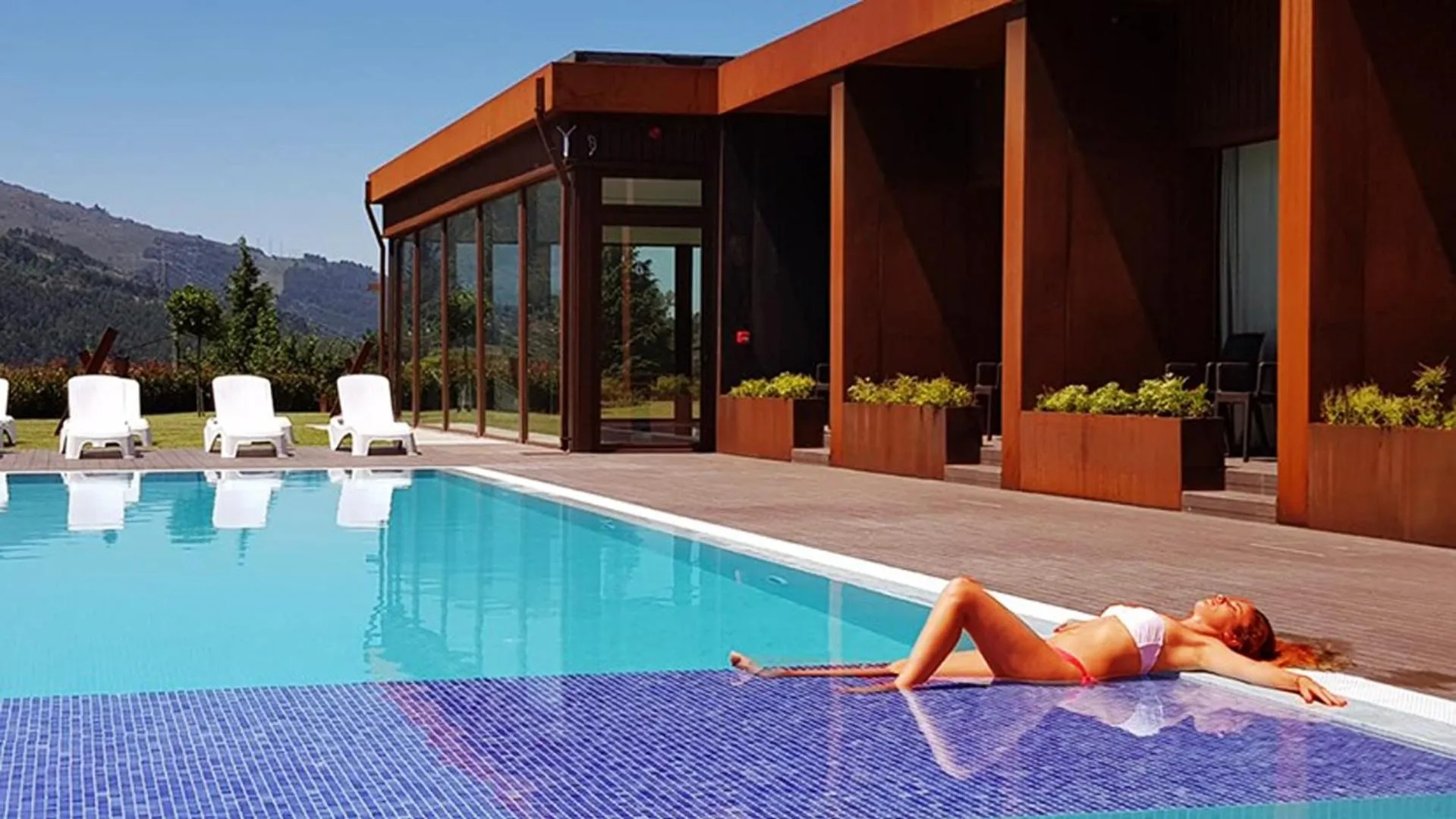 Swimming pool in Agrinho Suites & Spa Gerês