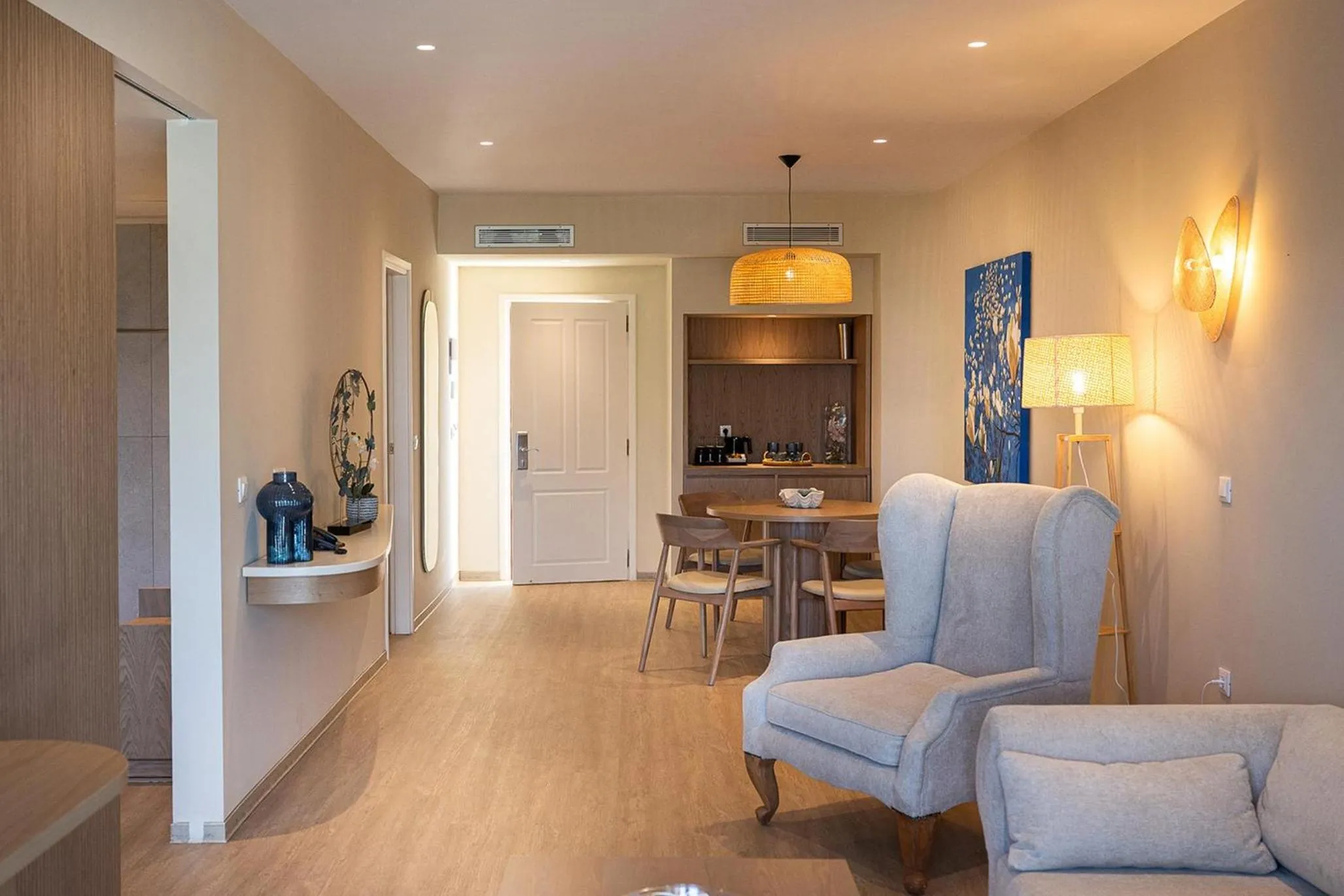 Photo of the whole room in Pilot Beach Resort